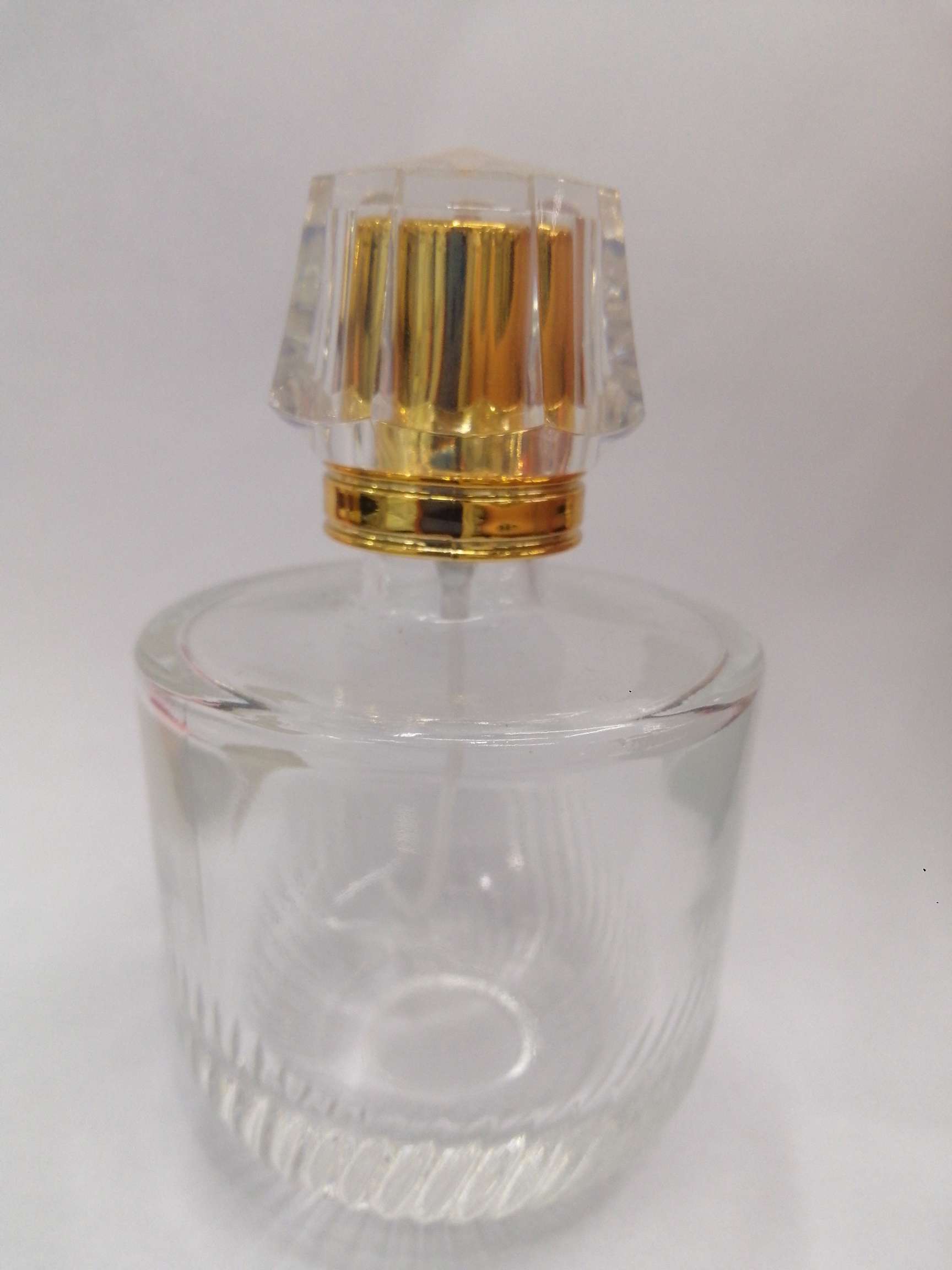 Corrugated transparent glass perfume bottle thumbnail