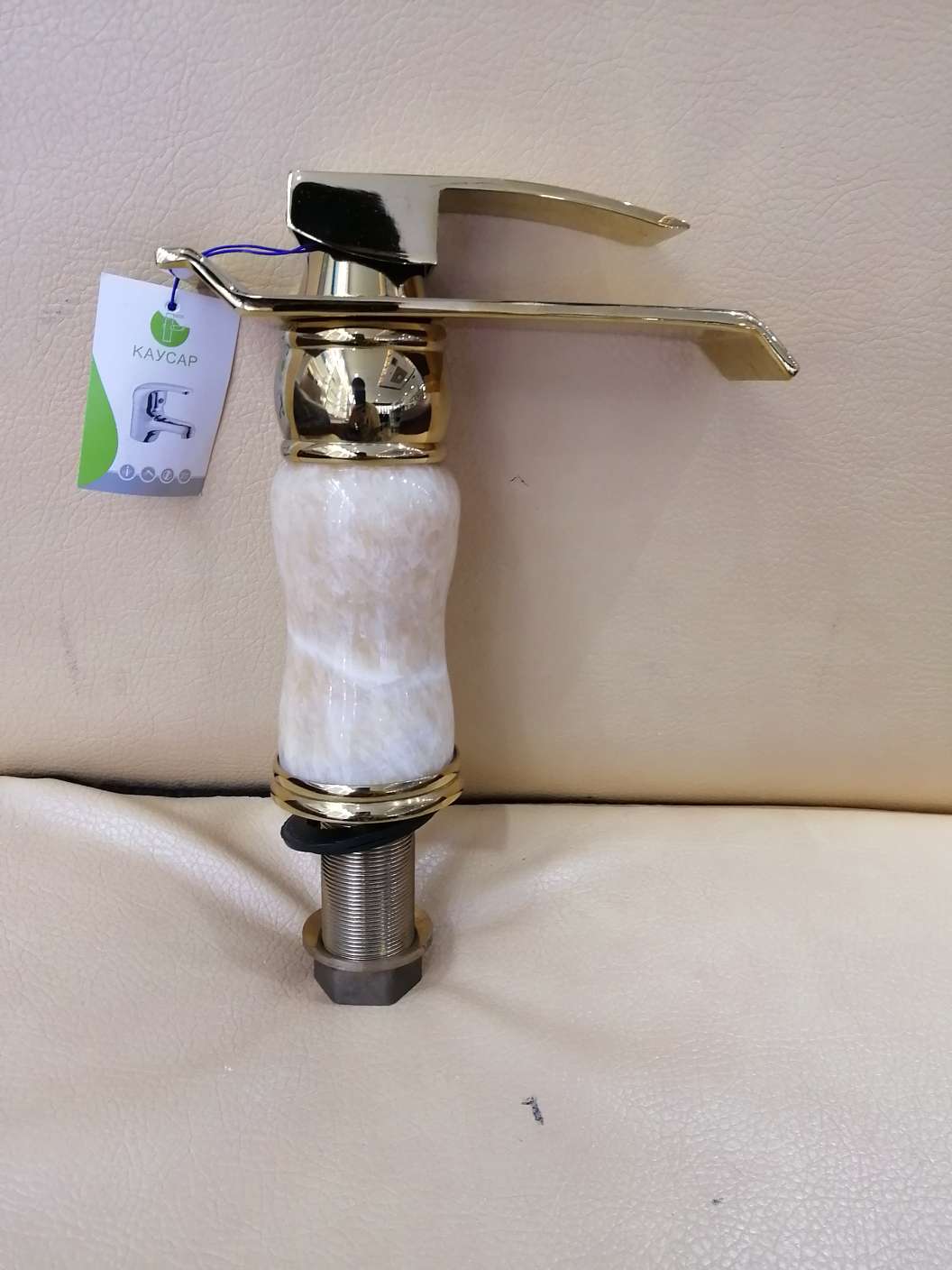 面盆龙头实物图