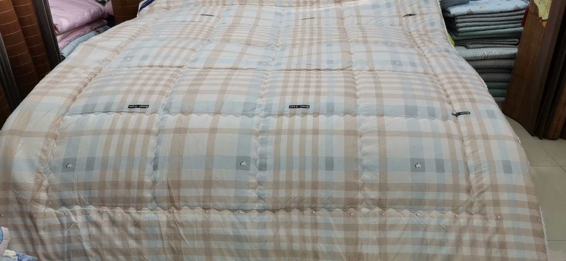 Warm Fleece Winter Quilt With Three-Dimensional Edge undefined