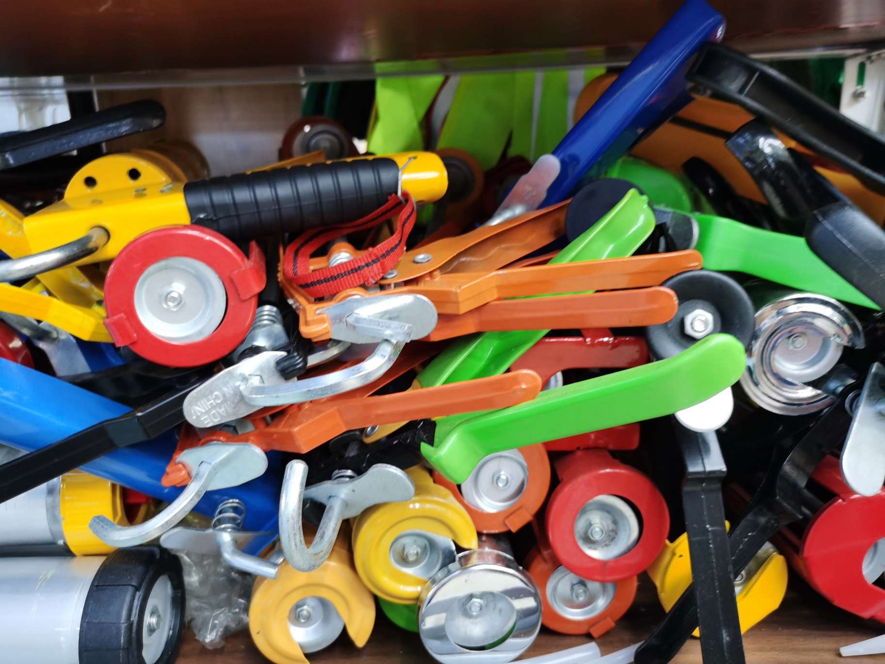 Glue squeezer glass glue gun undefined