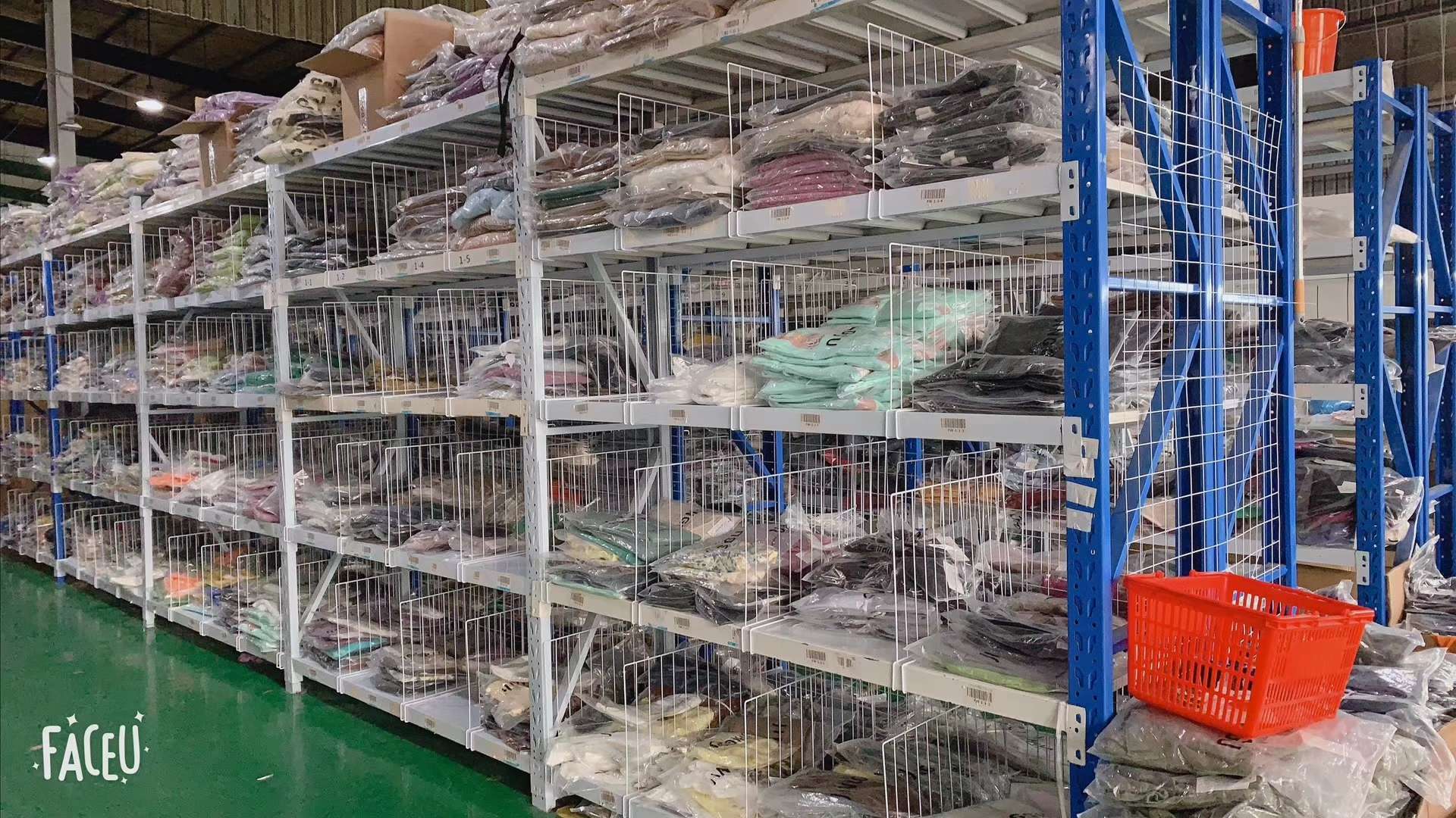 White Impregnated Plastic Wire Mesh Warehouse Storage Shelf Division Net, Isolation Mesh Division Mesh Iron Frame Various Sizes Can Be Customized According To Customer Requirements undefined