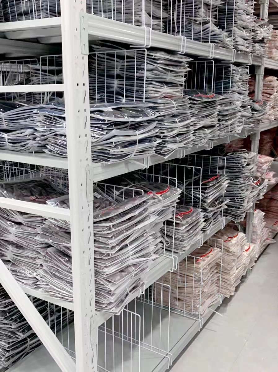 White Impregnated Plastic Wire Mesh Warehouse Storage Shelf Division Net, Isolation Mesh Division Mesh Iron Frame Various Sizes Can Be Customized According To Customer Requirements undefined