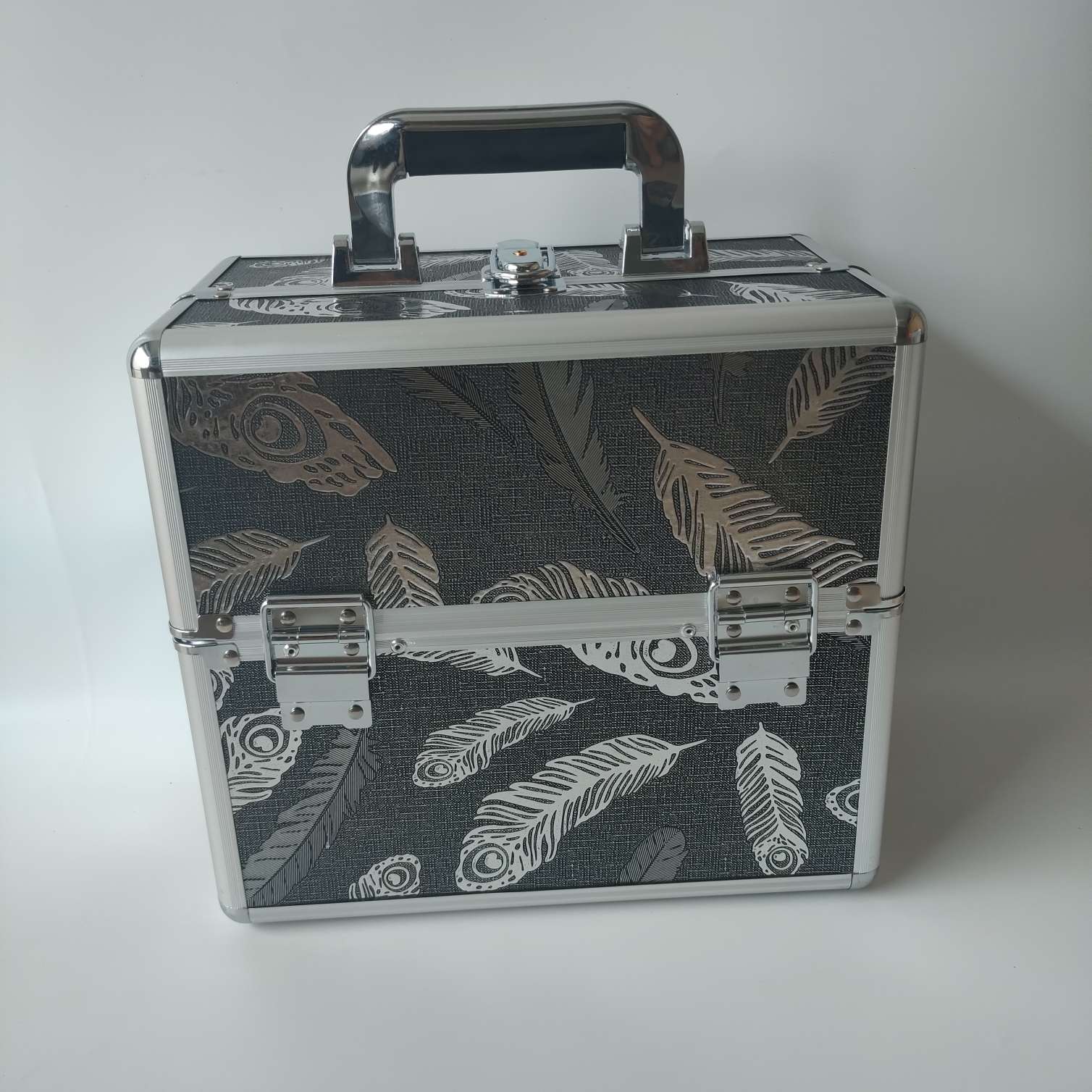 树叶款化妆箱图