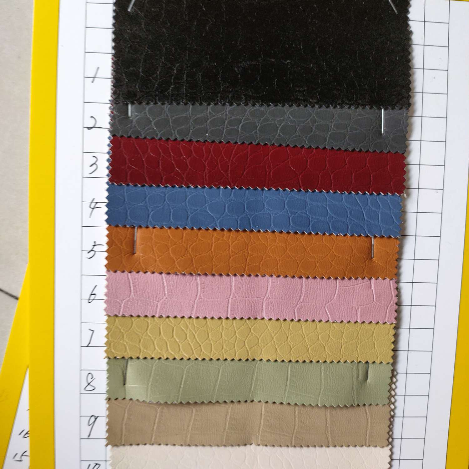 鳄鱼纹服装产品图