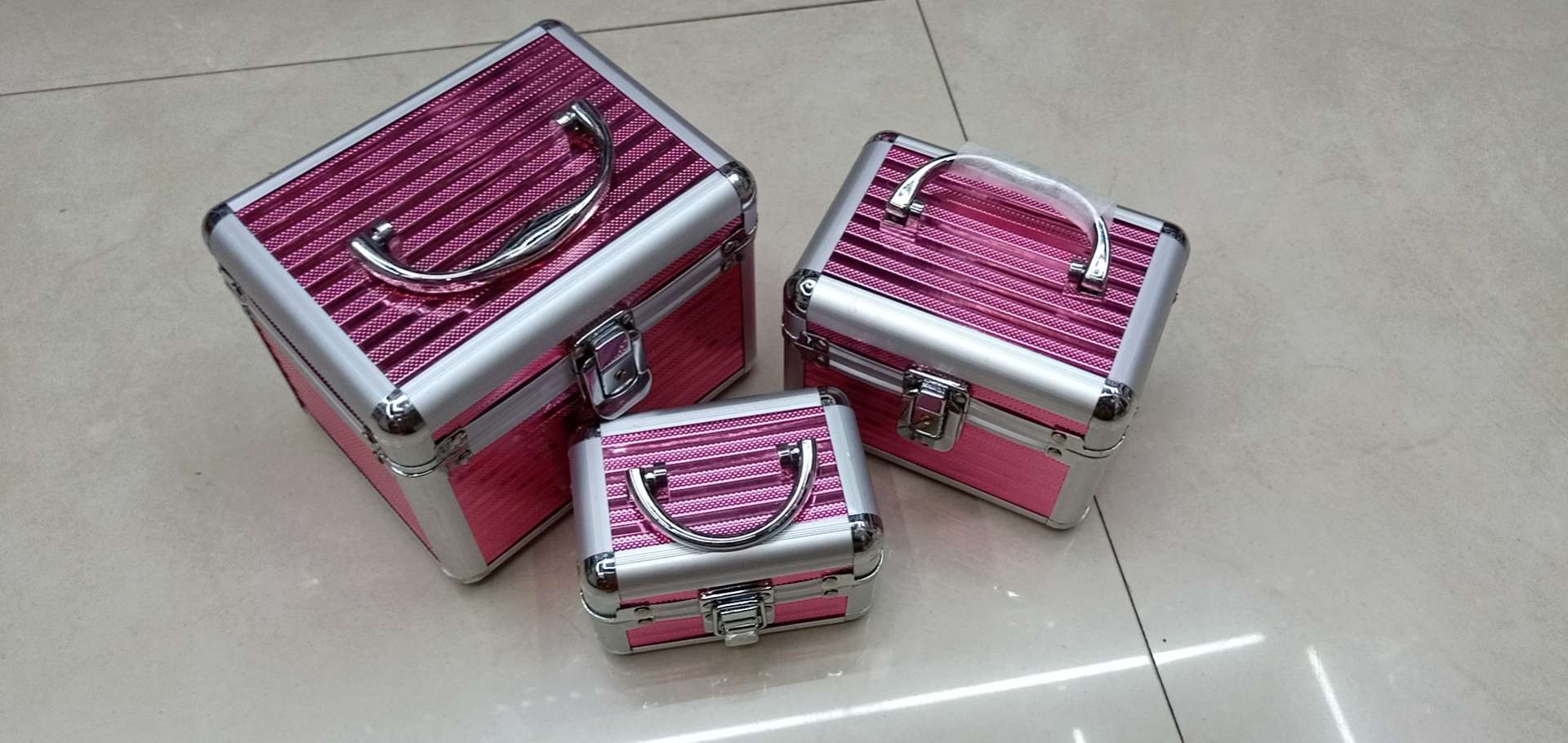 化妆箱三件套图