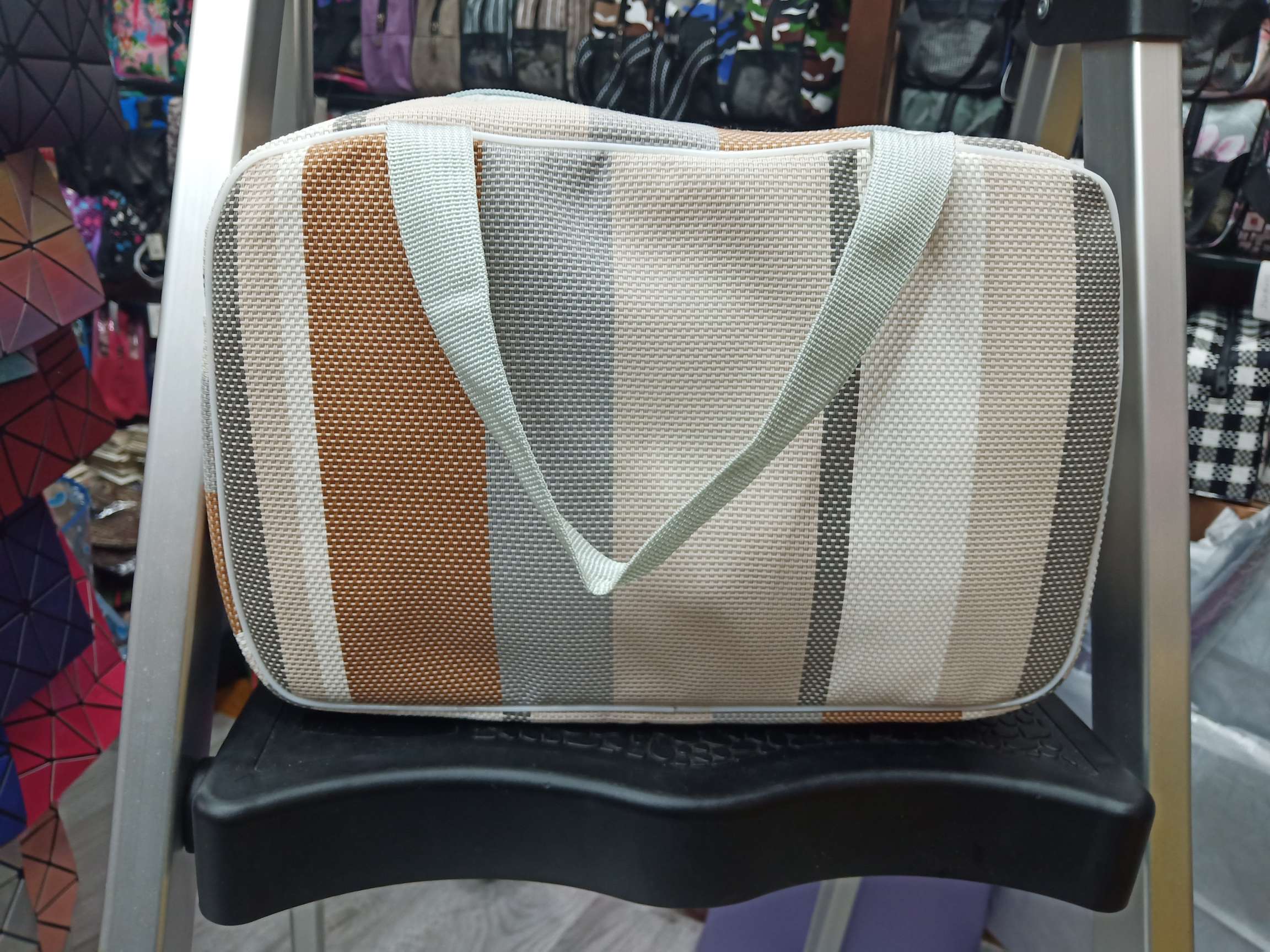 尼龙网大号洗漱包4色白底实物图