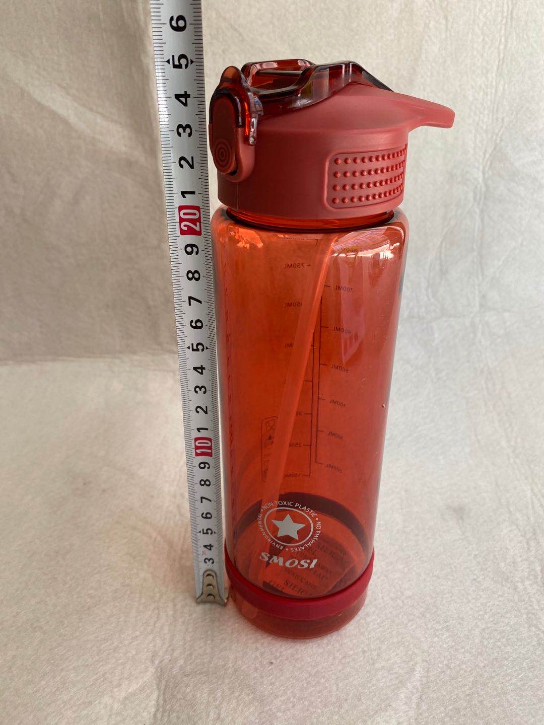 Internet-famous plastic water bottle