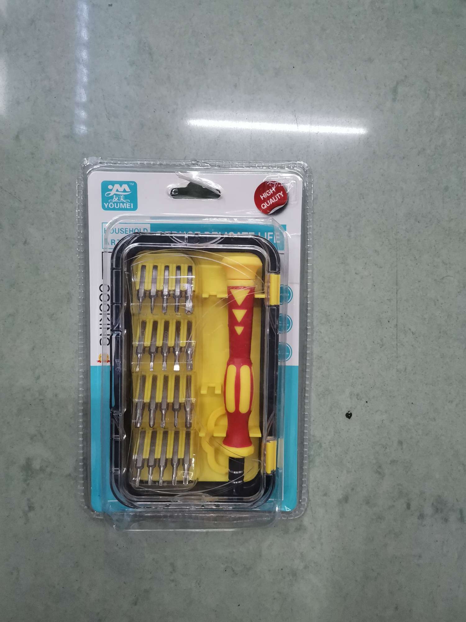Small screwdriver set