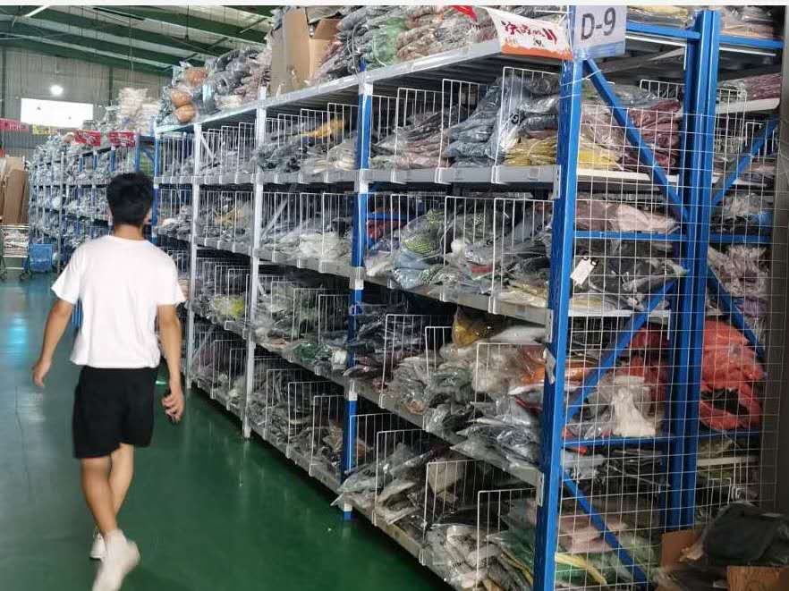 White Impregnated Plastic Wire Mesh Warehouse Storage Shelf Division Net, Isolation Mesh Division Mesh Iron Frame Various Sizes Can Be Customized According To Customer Requirements Application Scenario