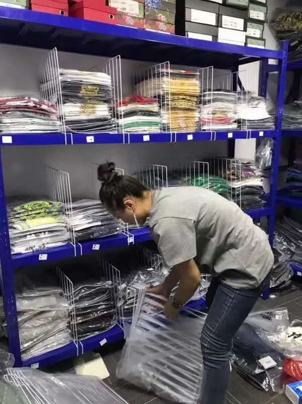 White Impregnated Plastic Wire Mesh Warehouse Storage Shelf Division Net, Isolation Mesh Division Mesh Iron Frame Various Sizes Can Be Customized According To Customer Requirements Specification drawing