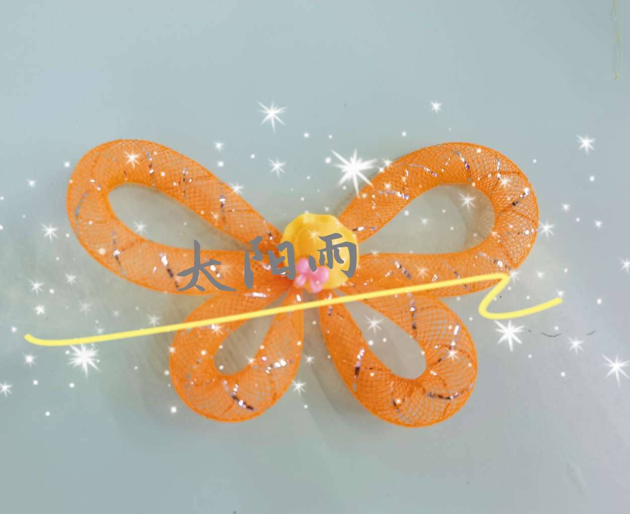 Accessories: Flower headband and hair clip detail image 1