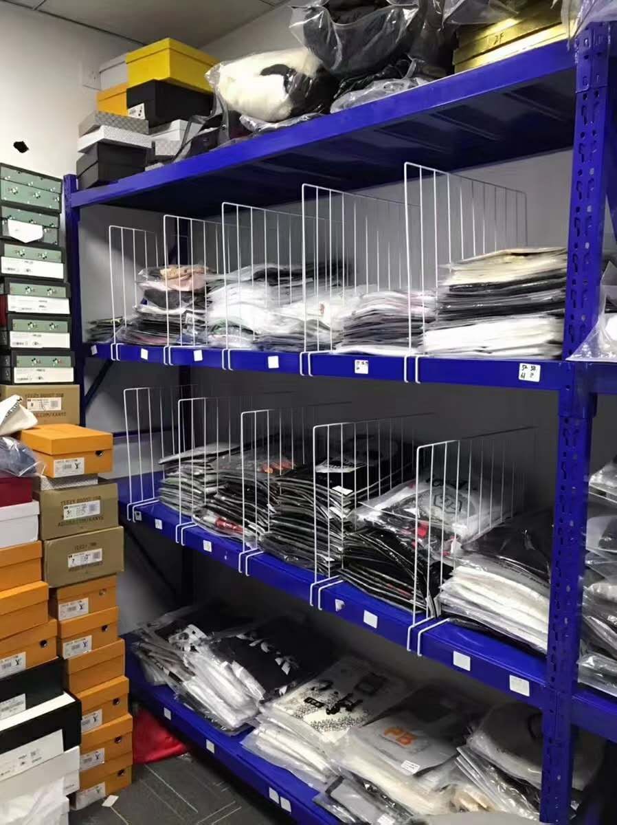 White Impregnated Plastic Wire Mesh Warehouse Storage Shelf Division Net, Isolation Mesh Division Mesh Iron Frame Various Sizes Can Be Customized According To Customer Requirements Specification drawing