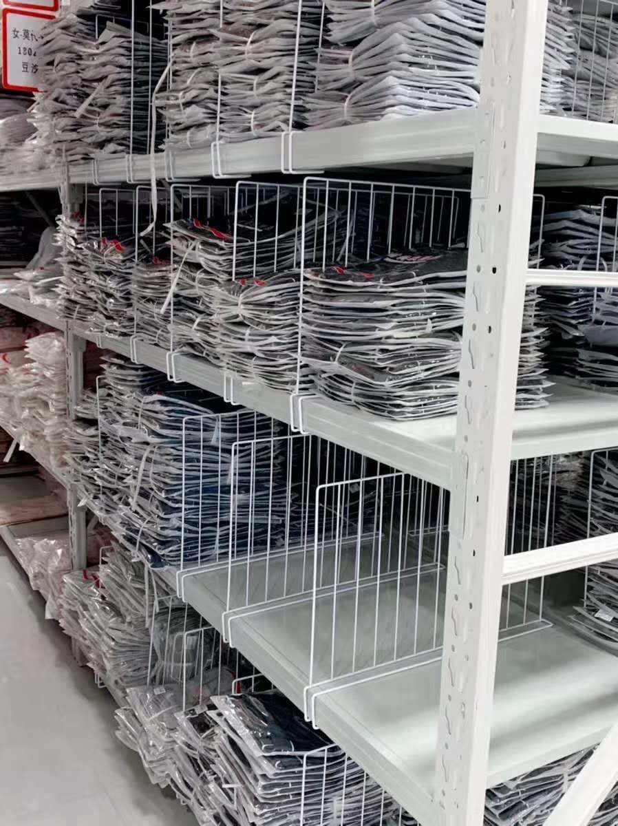 White Impregnated Plastic Wire Mesh Warehouse Storage Shelf Division Net, Isolation Mesh Division Mesh Iron Frame Various Sizes Can Be Customized According To Customer Requirements undefined