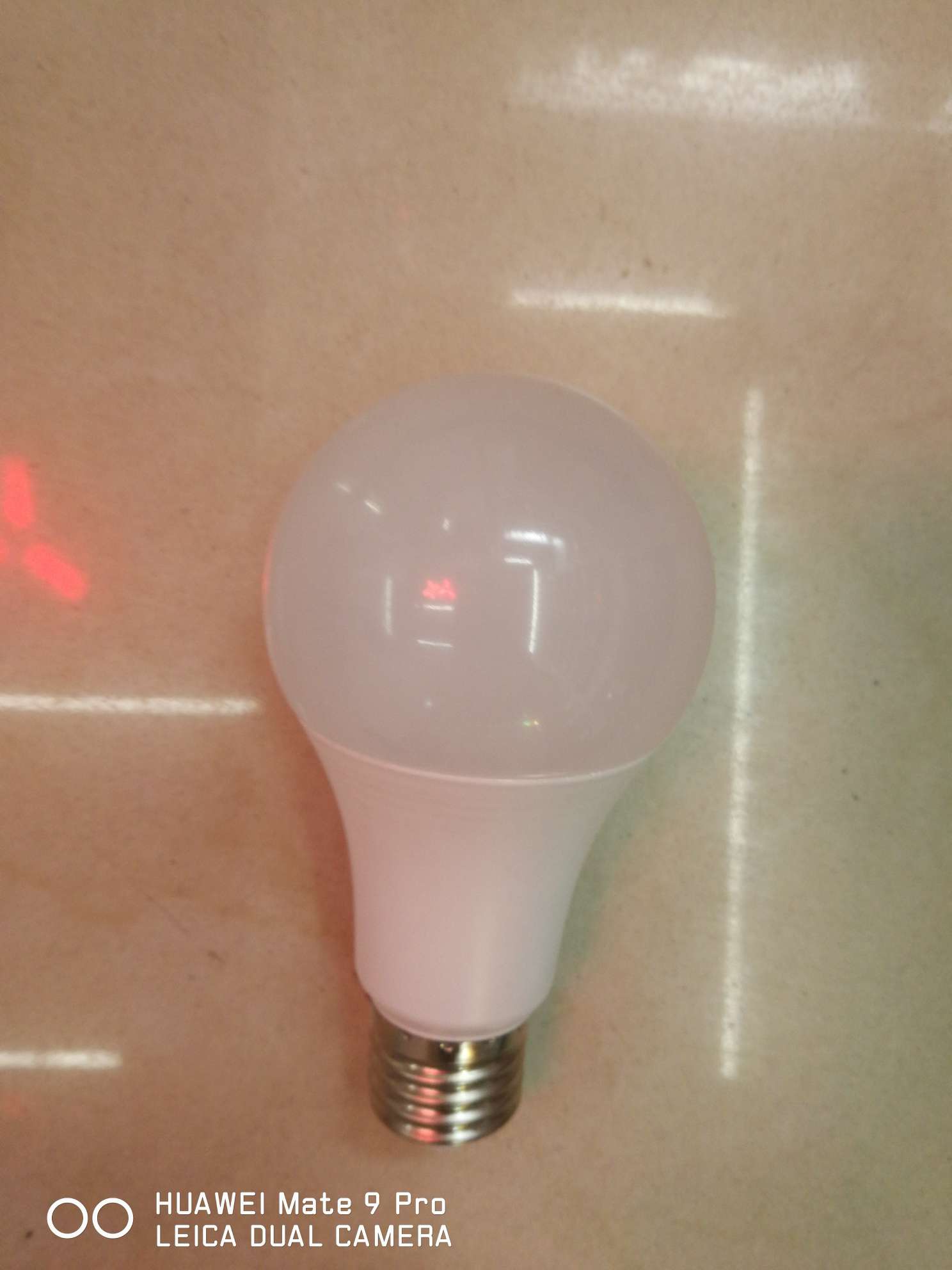 LED球泡  220V 5W E27白光详情图1