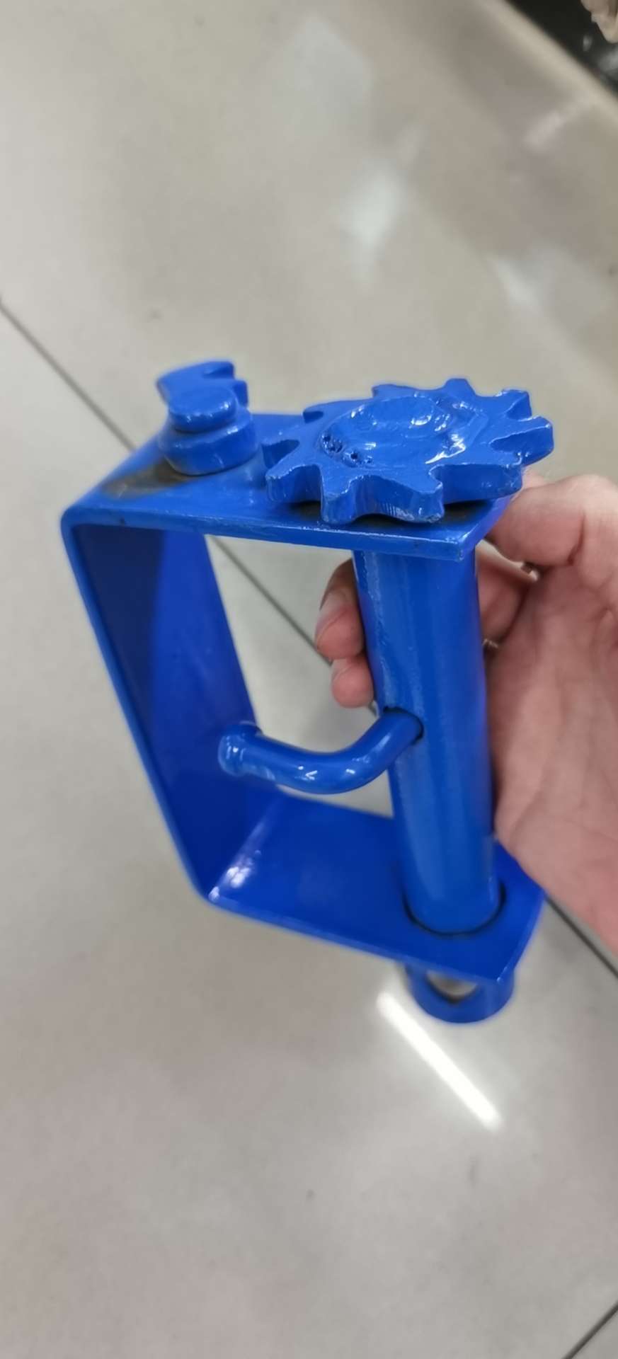 紧绳器