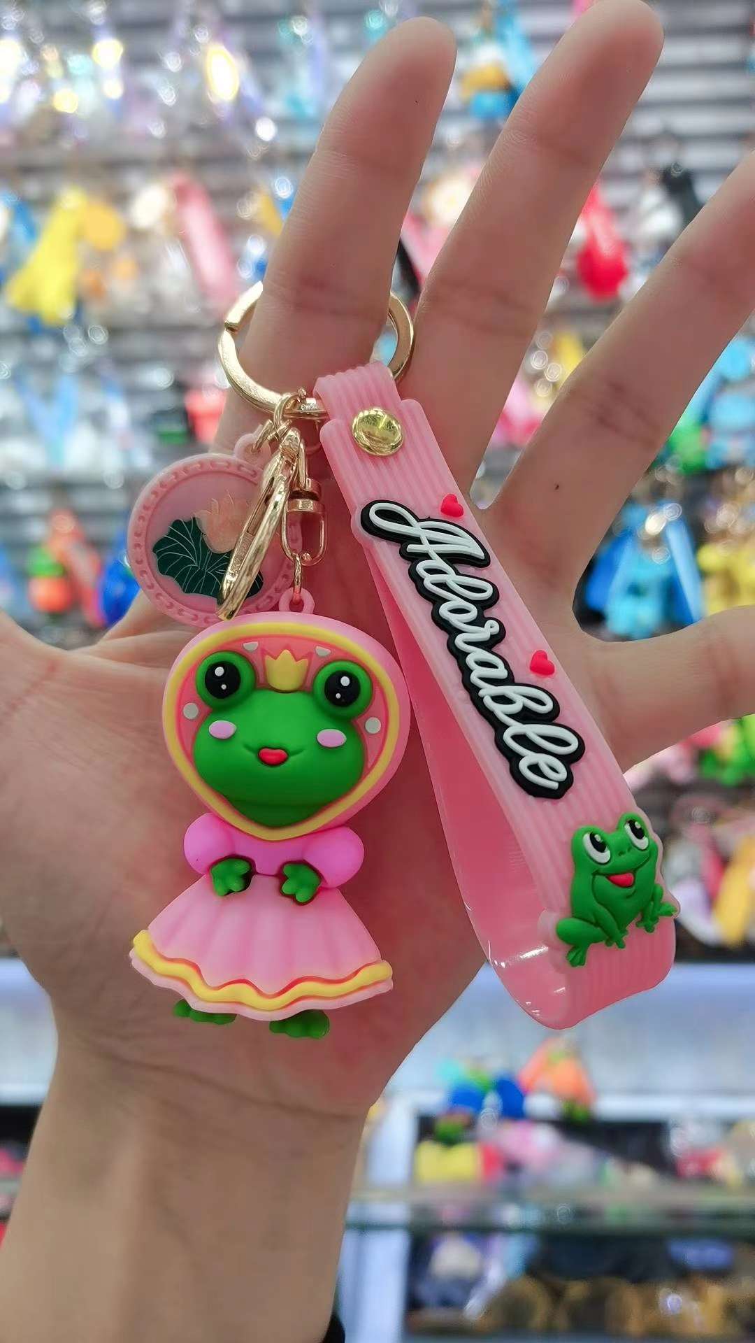 Cartoon and anime frog keychains, couple keychains, bag hanging buttons Application Scenario
