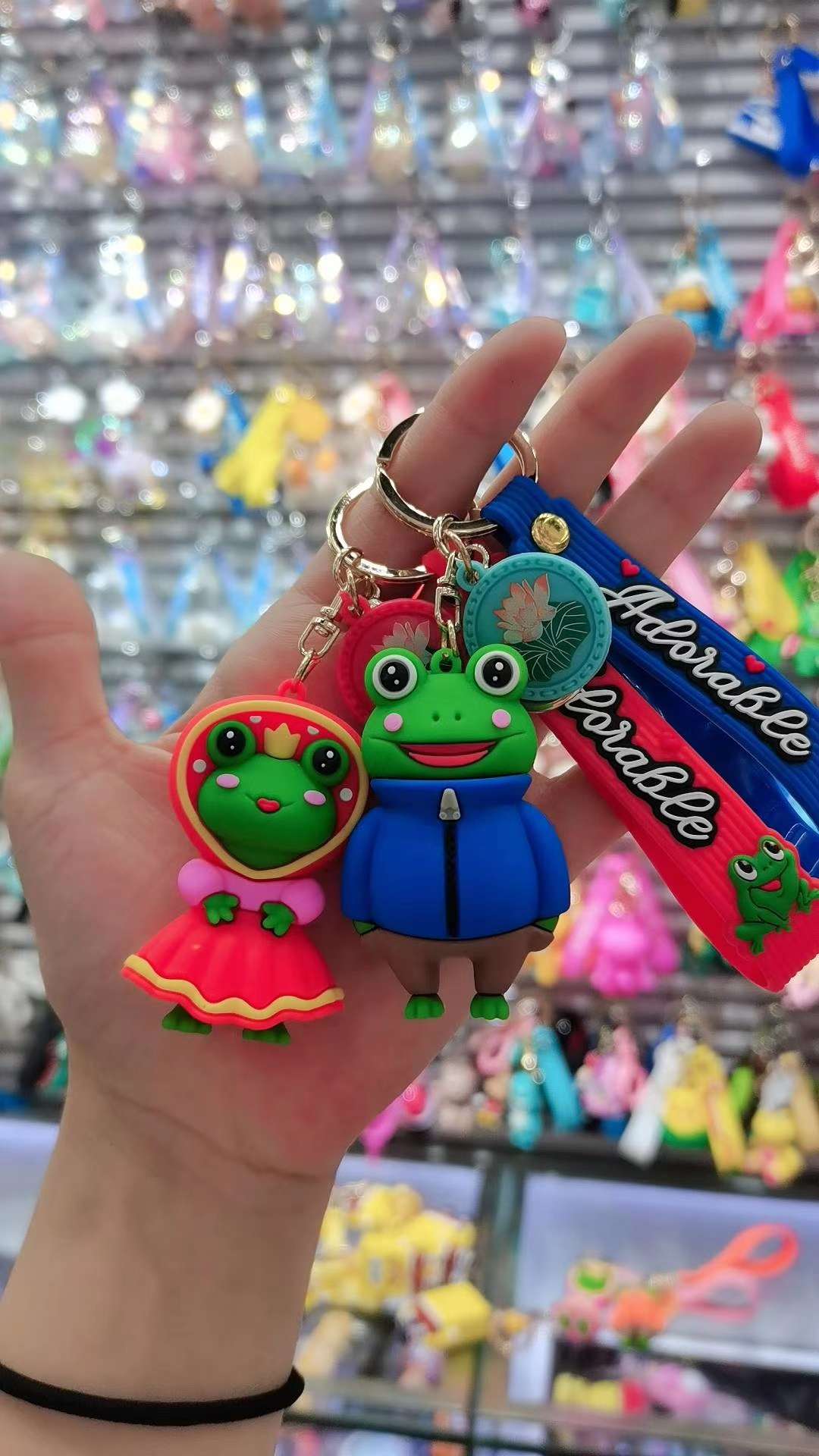 Cartoon and anime frog keychains, couple keychains, bag hanging buttons Item Picture