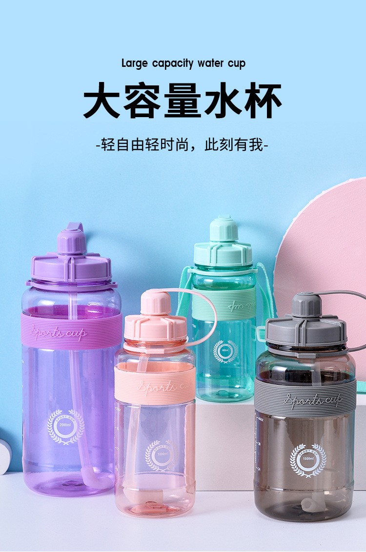 The 2000ml large-capacity sports water bottle made of PC material with a leak-proof silicone ring is portable and suitable for outdoor fitness. It is a great product in Yiwu. Tel: 072-712 pic 6