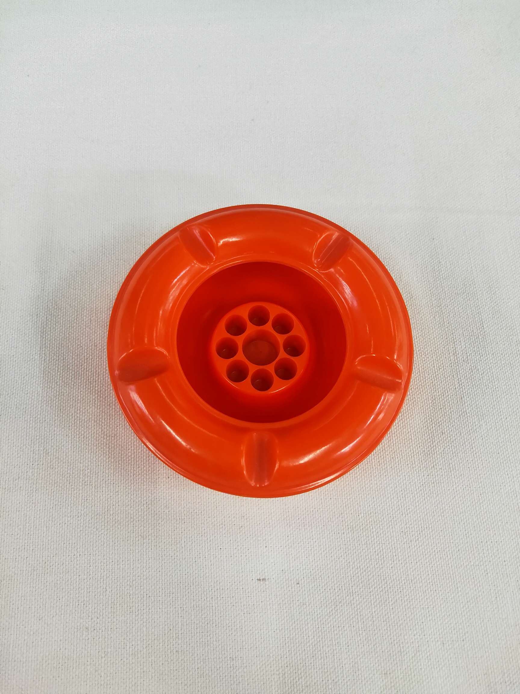 密胺烟缸白底实物图