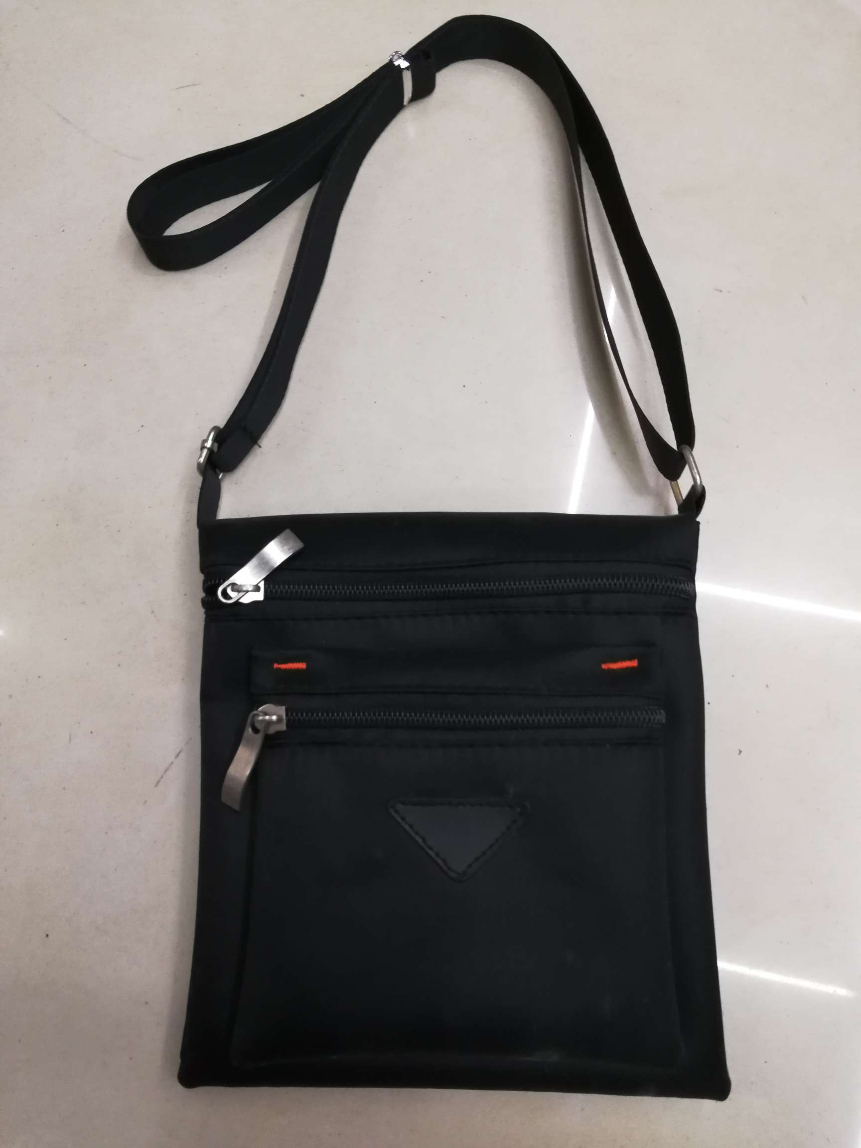 Men's and women's crossbody bags, mobile phone bags, cash register business bags, coin purses and card cases details Picture