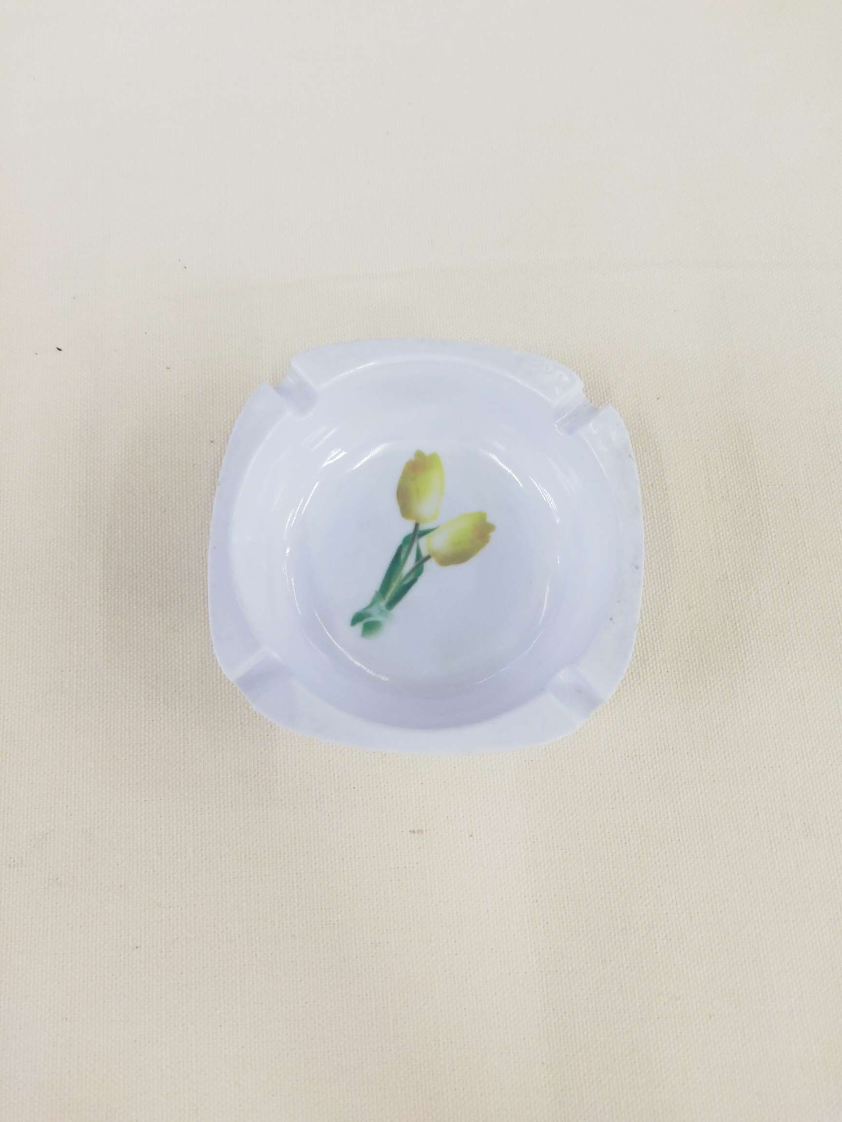 密胺烟缸。详情图3