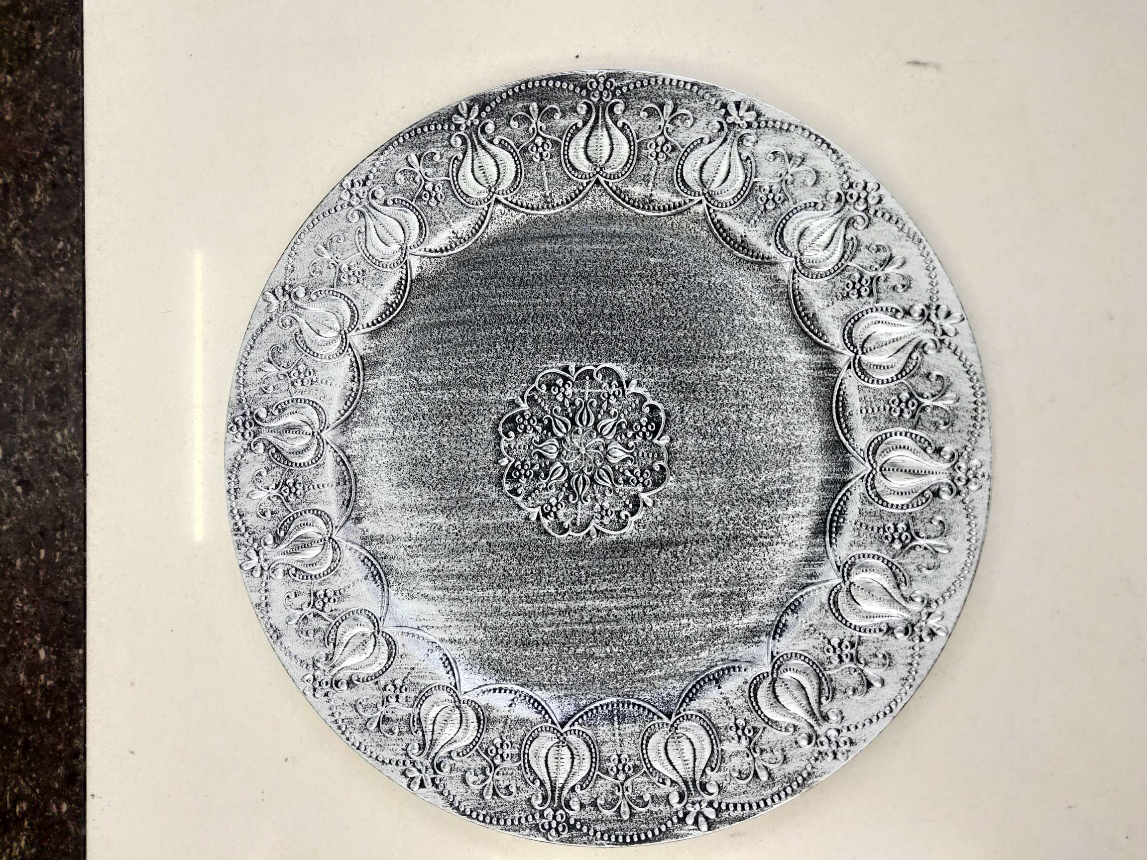 Plastic anti-antique tray detail image 1