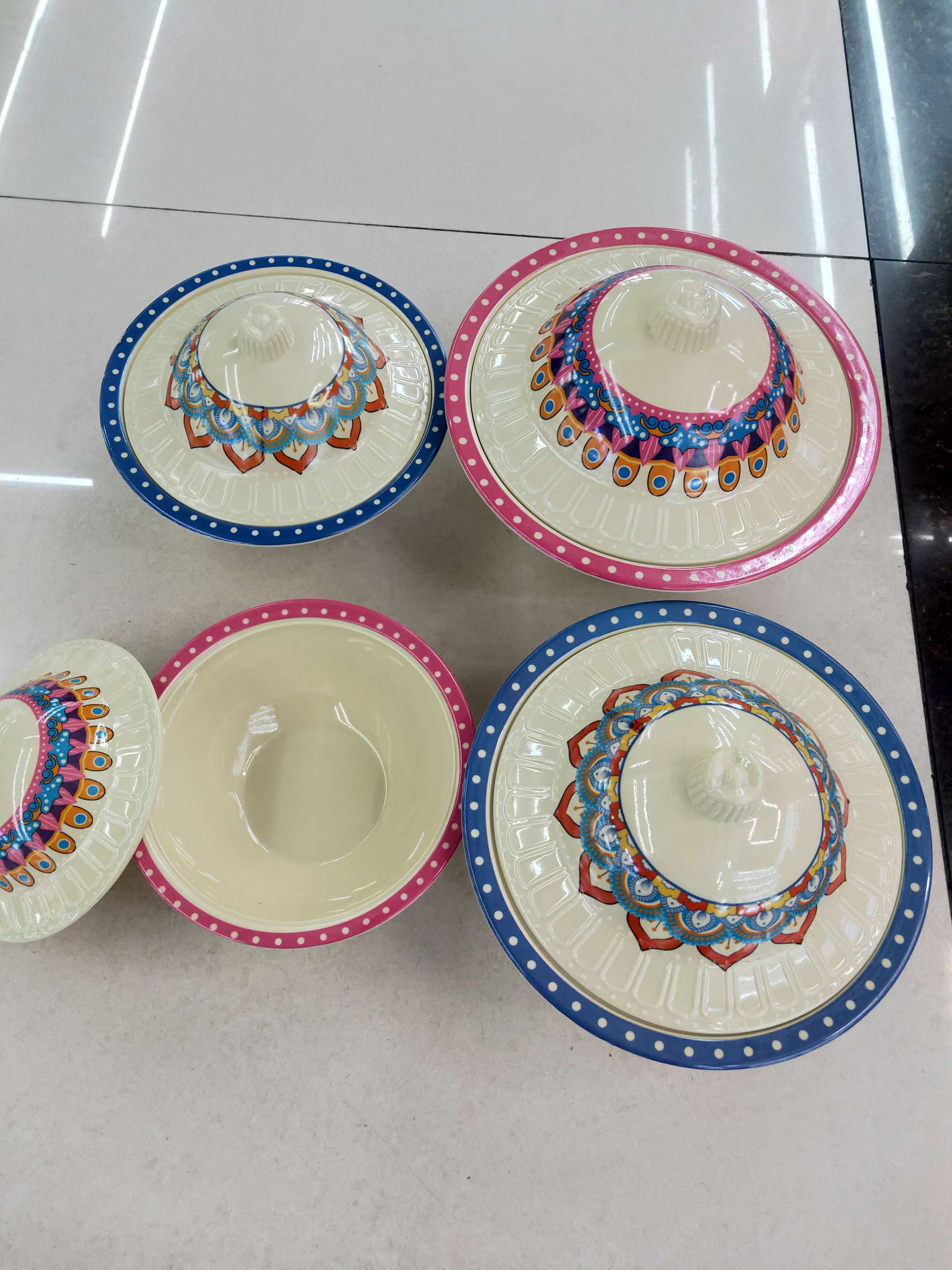 Bowl with melamine lid