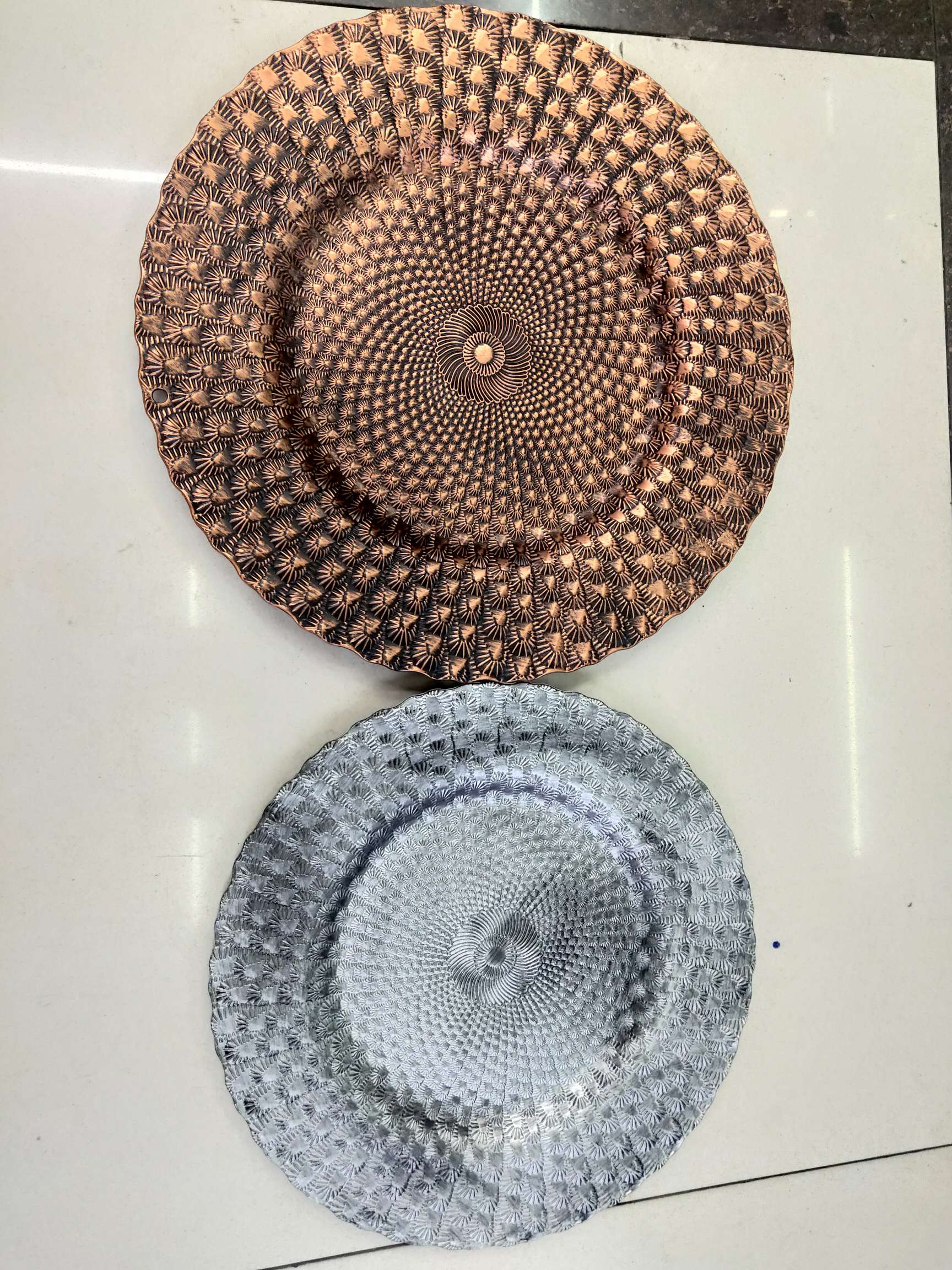 Plastic anti-antique tray detail image 3