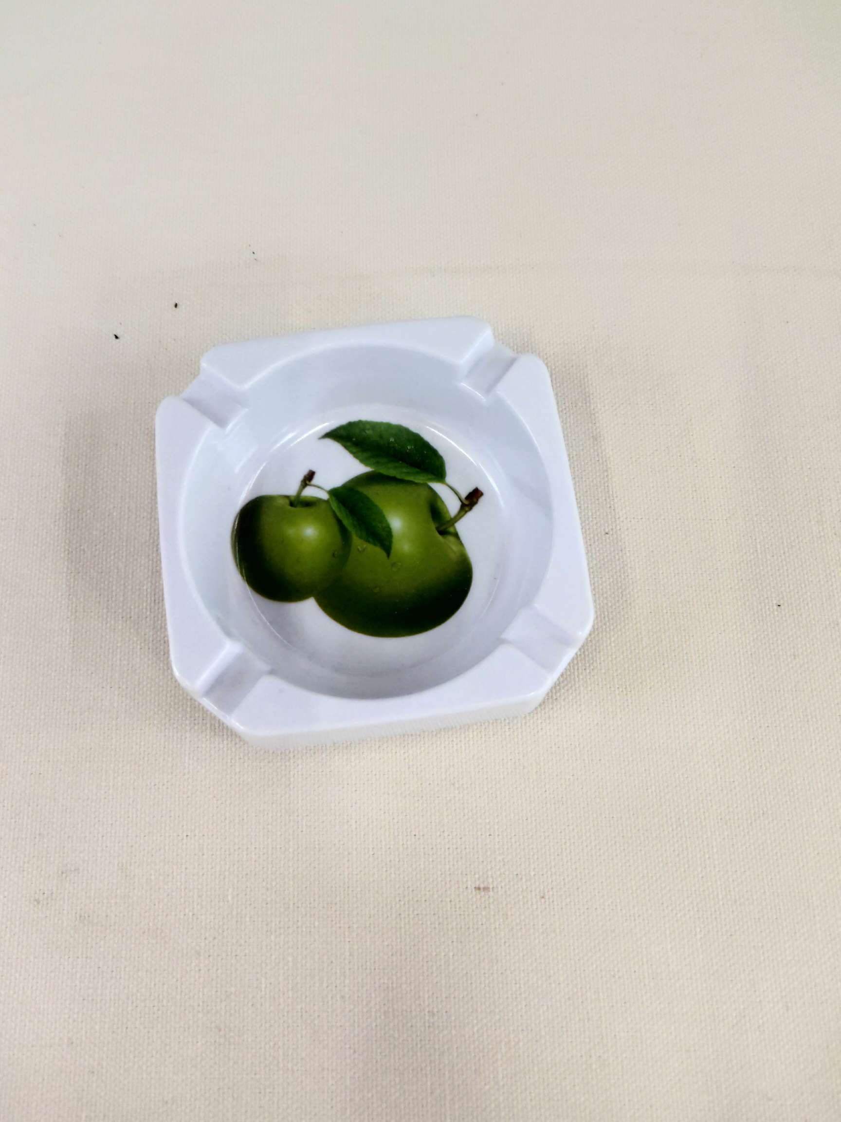 密胺烟缸。详情图1