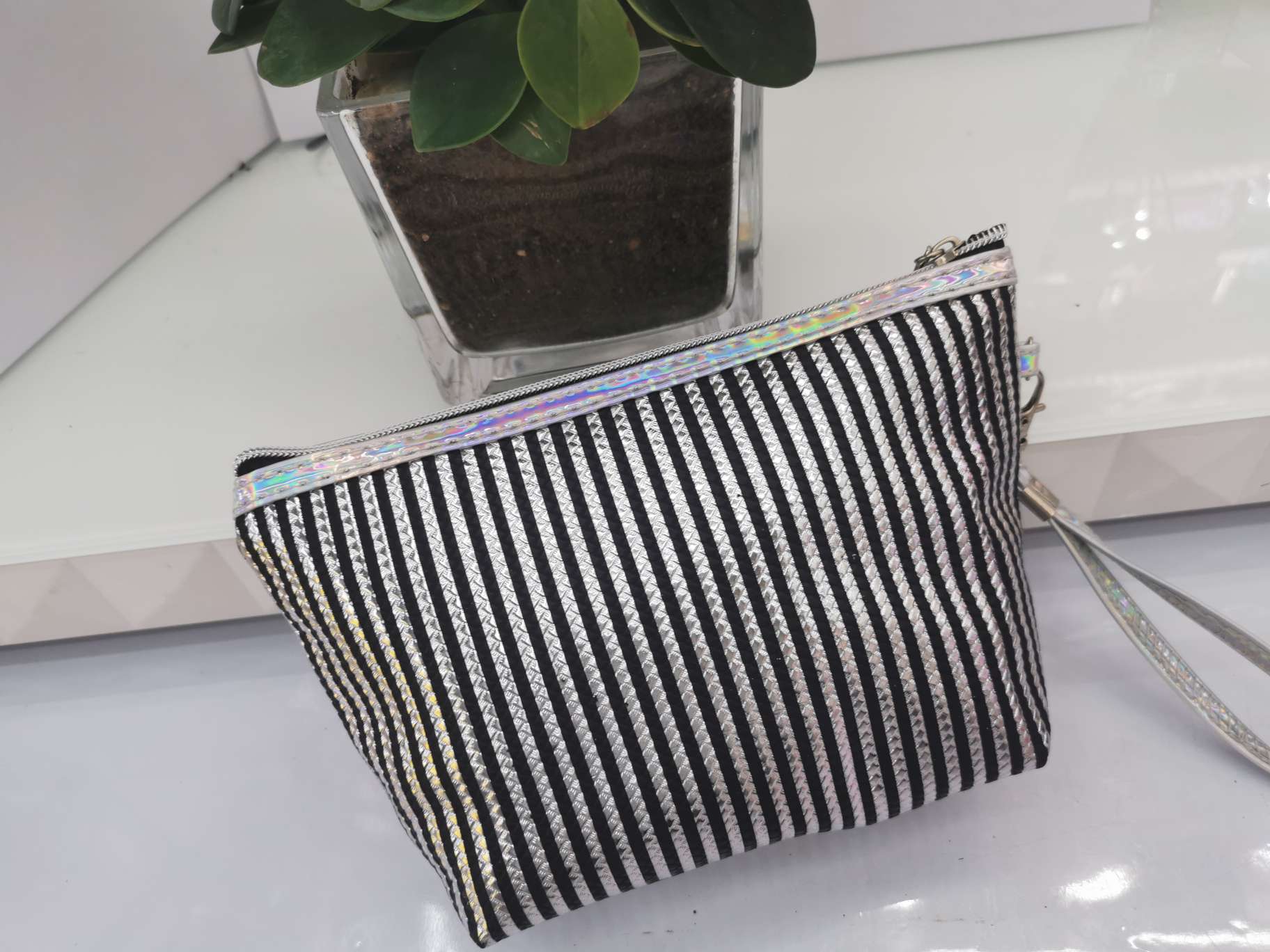 韩版时尚2020年新款手拿包洗漱包化妆包详情图6