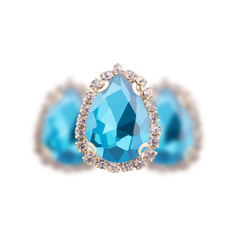 The size of the large diamond in the middle is 10*14MM, with a teardrop-shaped white glass claw diamond, a crystal clasp around the edge, diy headwear accessories, wedding dress and shoe materials, and 4-hole hand-sewn clothing accessories Specification image