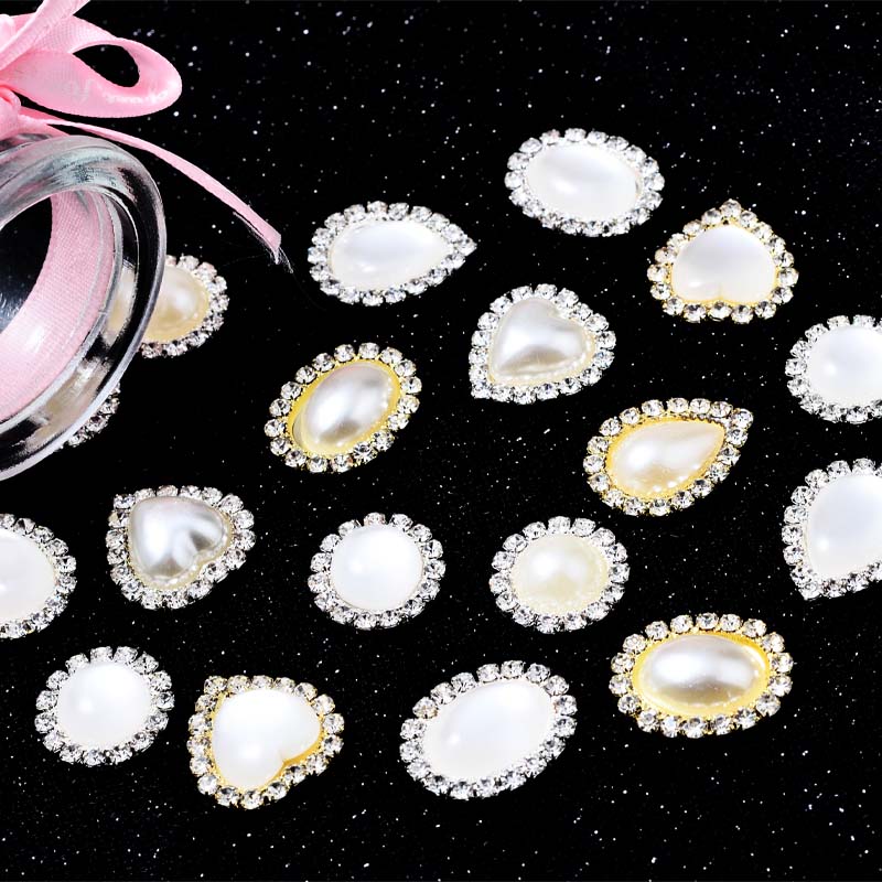 Pearl 16 with inner diamonds, large and small white pearls in stock, hot sale, cat's eye stone pearl edge claw chain wholesale, diy diamond-encrusted hair accessories, headwear accessories, nail art diamonds Application Scenario