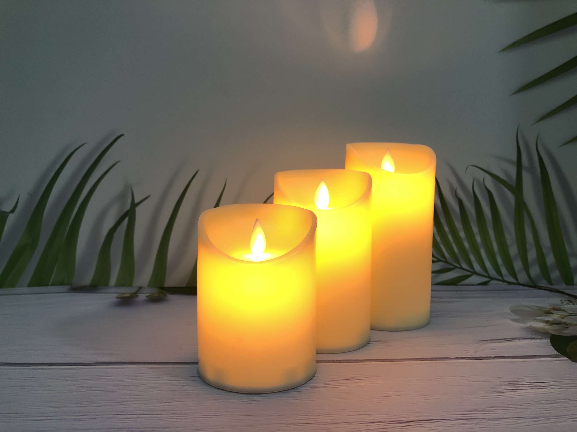 套3 LED 摇摆蜡烛白底实物图