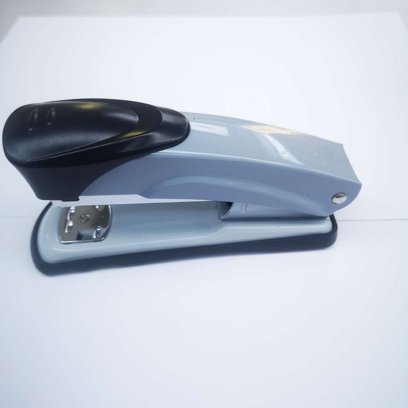 Yizhi King 601 stapler, suitable for 24/6 stitches, 72 pieces per piece. pic 1