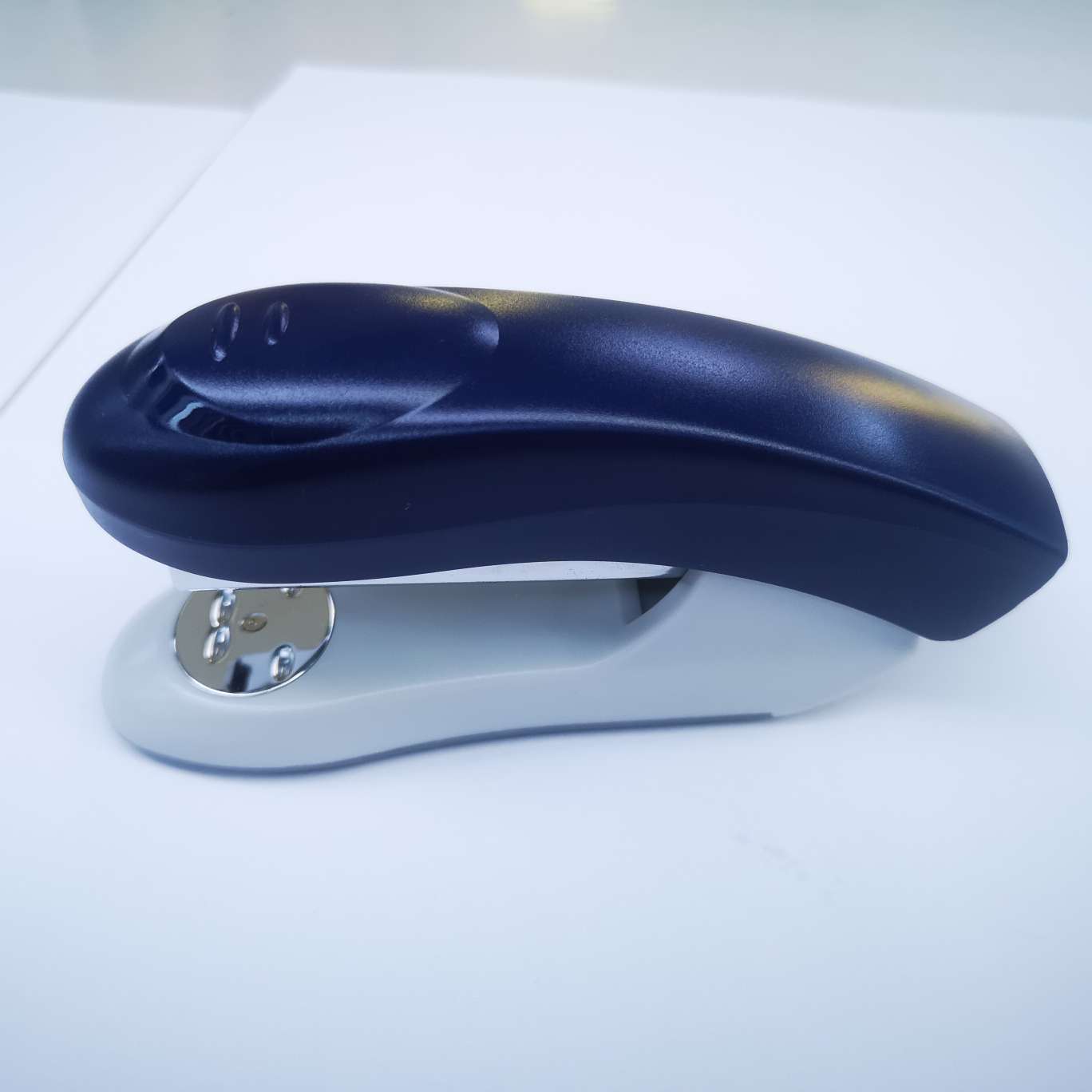 益智王604订书机，适用于24/6针，可定纸张20-30页，一件72个，每件混色详情图4