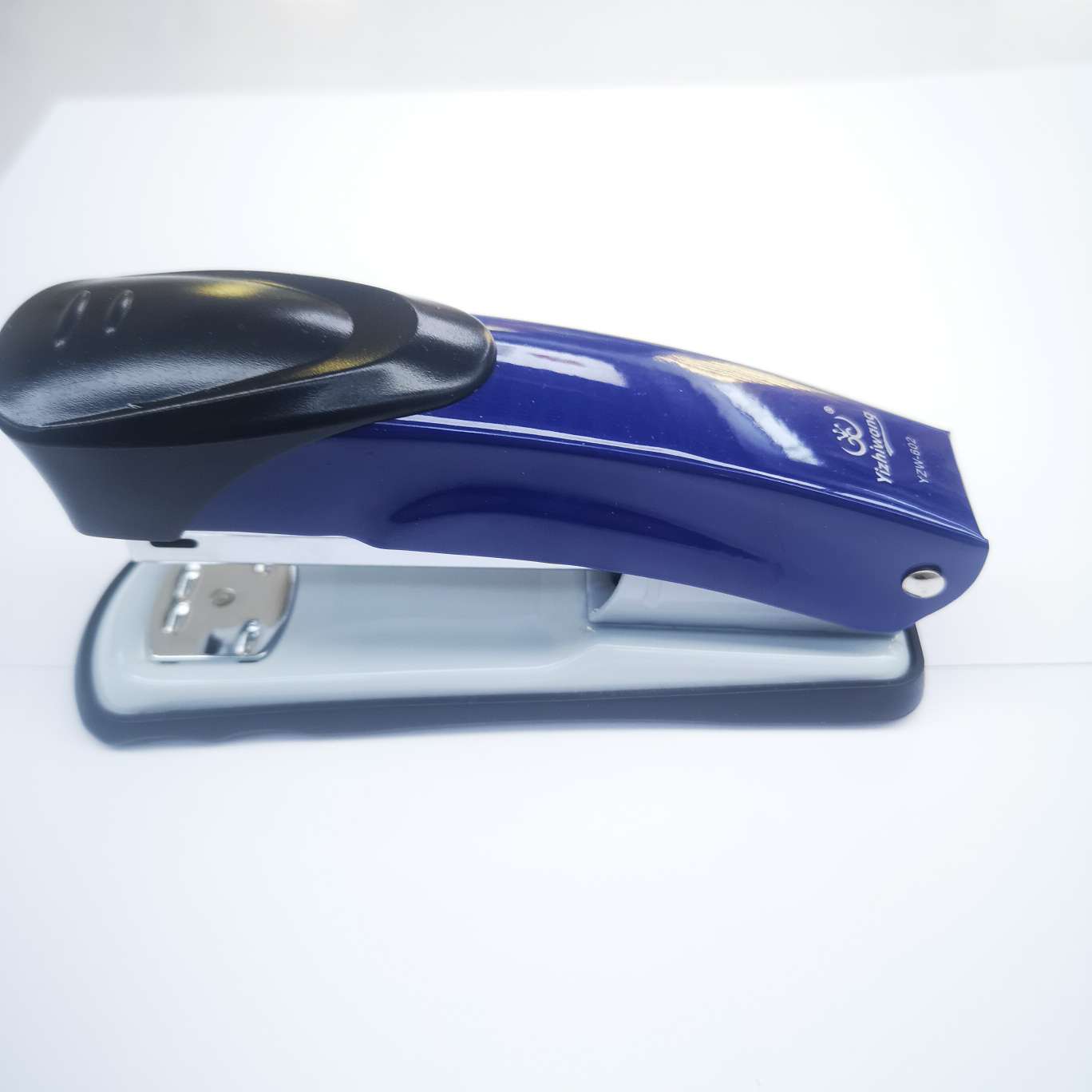 益智王602订书机，一件72个，适用于24/6针，可定20-30页。详情图2