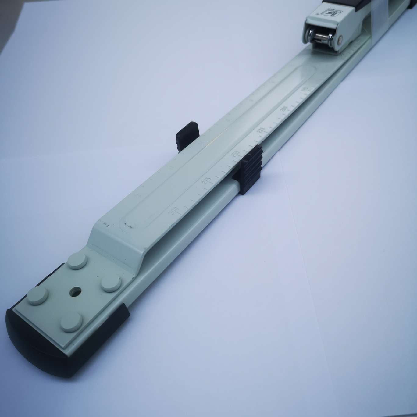 HS1100-30 long handle machine, 24 pieces per piece, suitable for 24/6 pins, product size 41*3.8*4.6. We can order 20 to 30 sheets of paper. pic 2