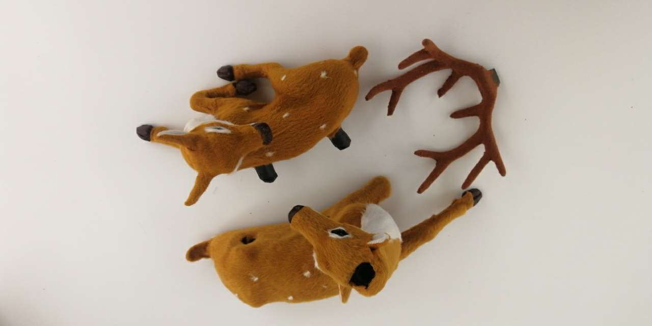 Just as Christmas manufacturers sell Christmas gifts Christmas couple deer details Picture