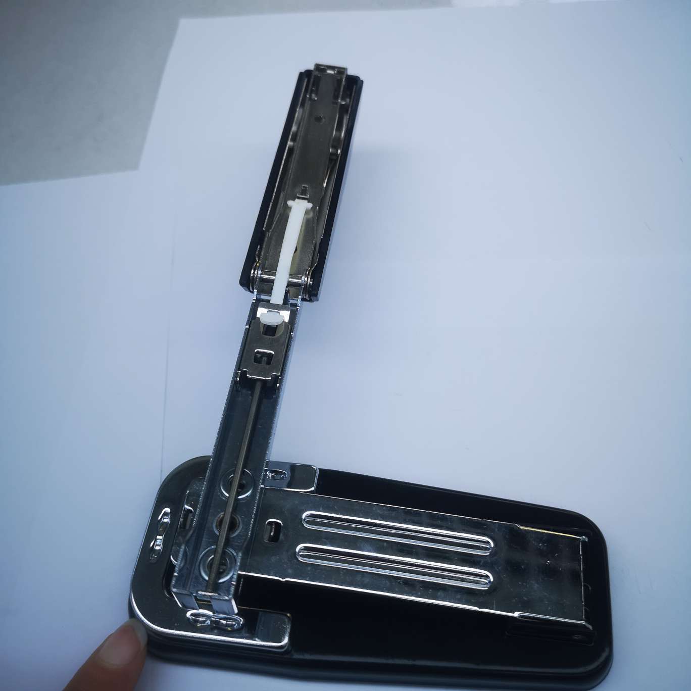 js1208a订书机，360℃旋转，一件72个，混色，24/6钉子，可定纸张20-30张，产品尺寸13.8*6*6.5详情图5