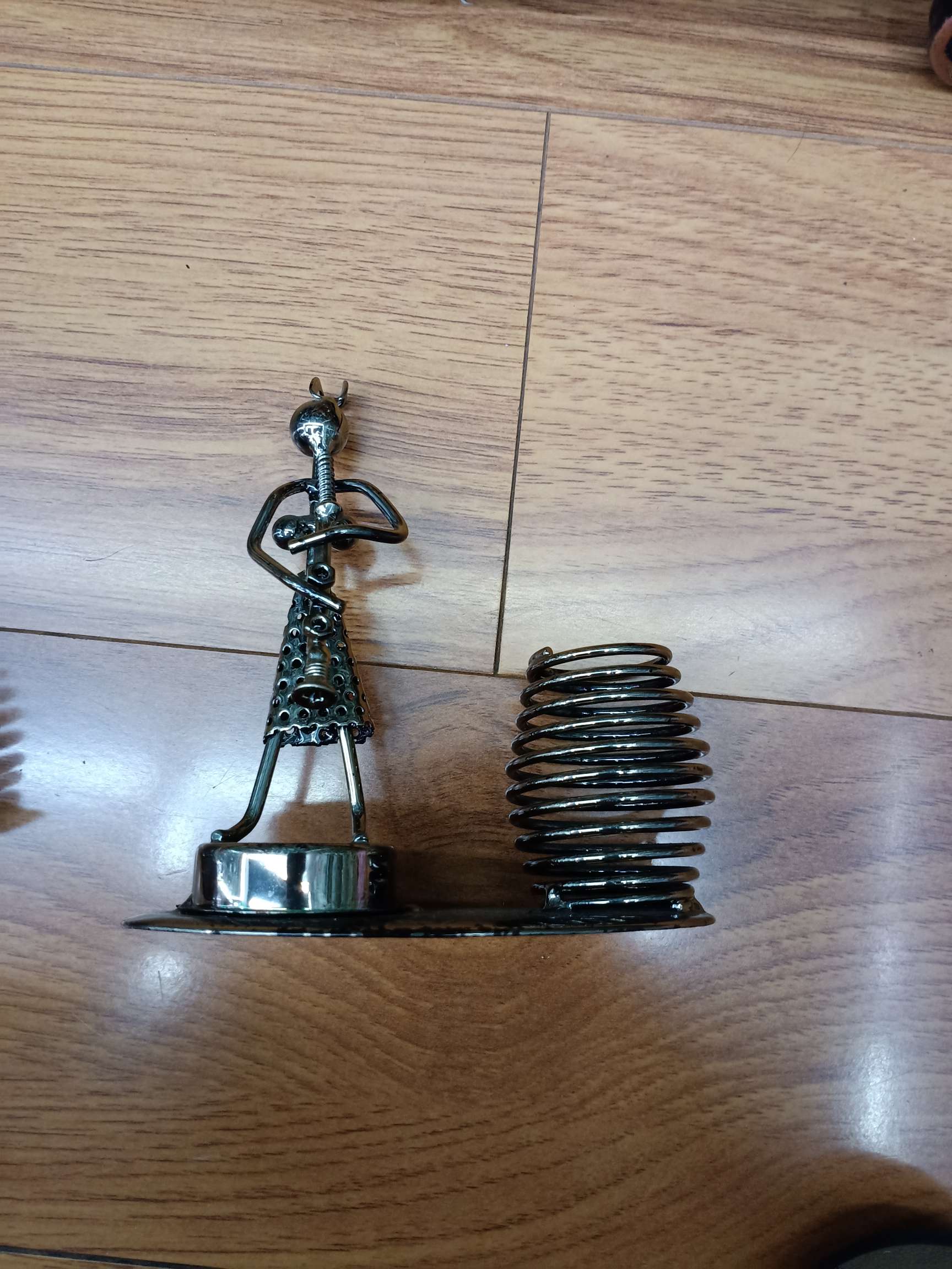 A072 Small iron man pen holder details Picture
