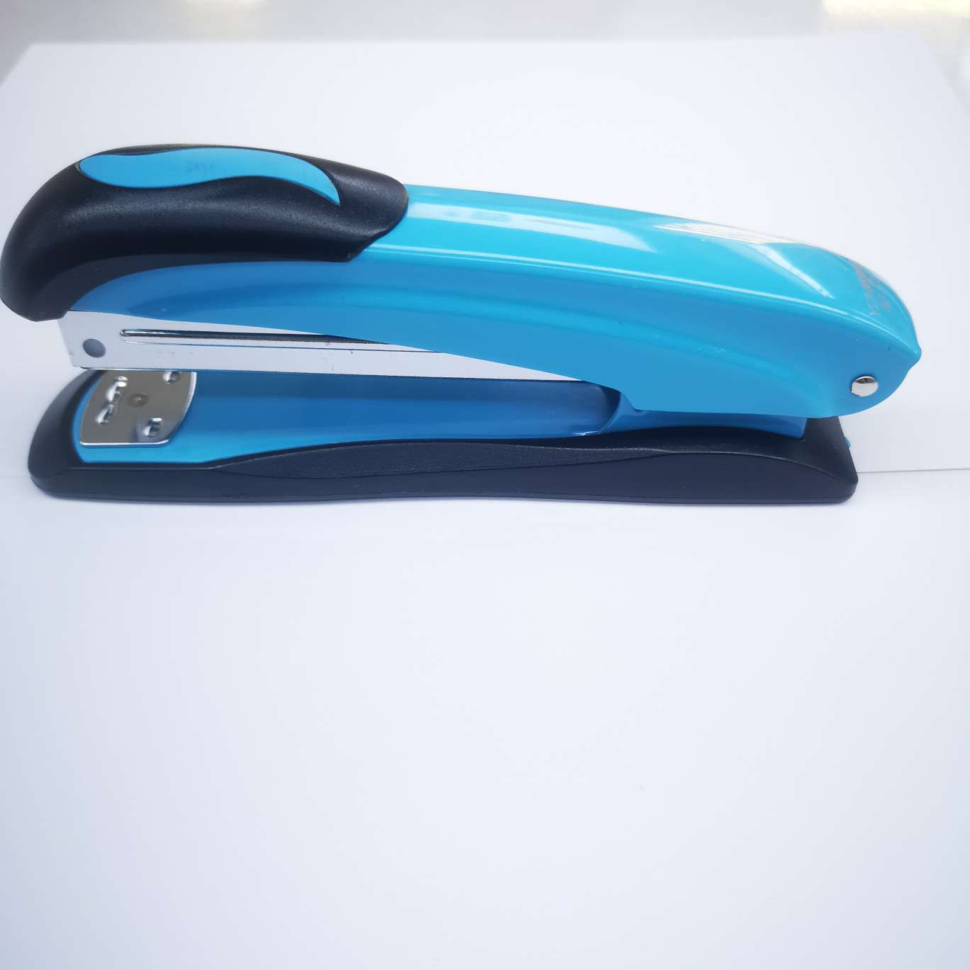 The Yizhi Wang 2806 stapler is suitable for 24/6 uniform needles, with 72 pieces per piece, and can fix 20 to 30 pages of paper pic 5