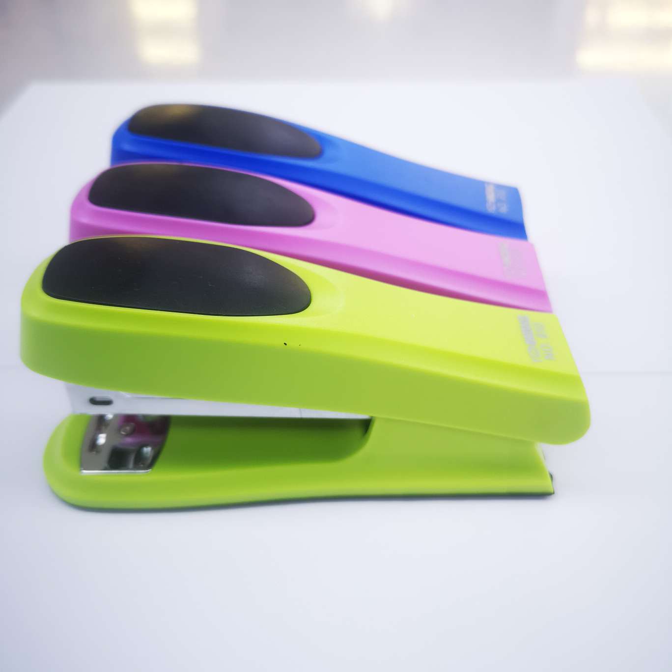Yizhi King 910 stapler, factory direct sales and wholesale, can order 20 sheets of paper. detail image 1