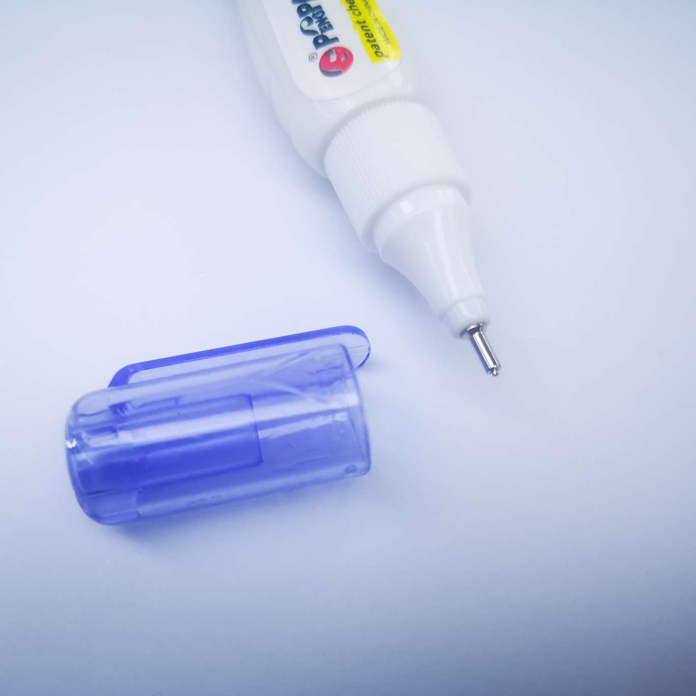 PP-111 correction fluid, 7ml, 12 pieces per box, steel head, smoother water flow, better coverage, and flat writing. detail image 3