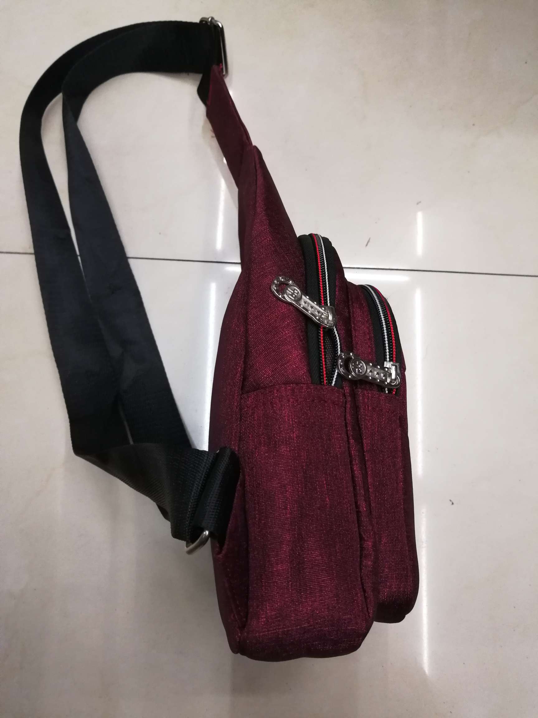 Fashionable men's and women's crossbody bags details Picture
