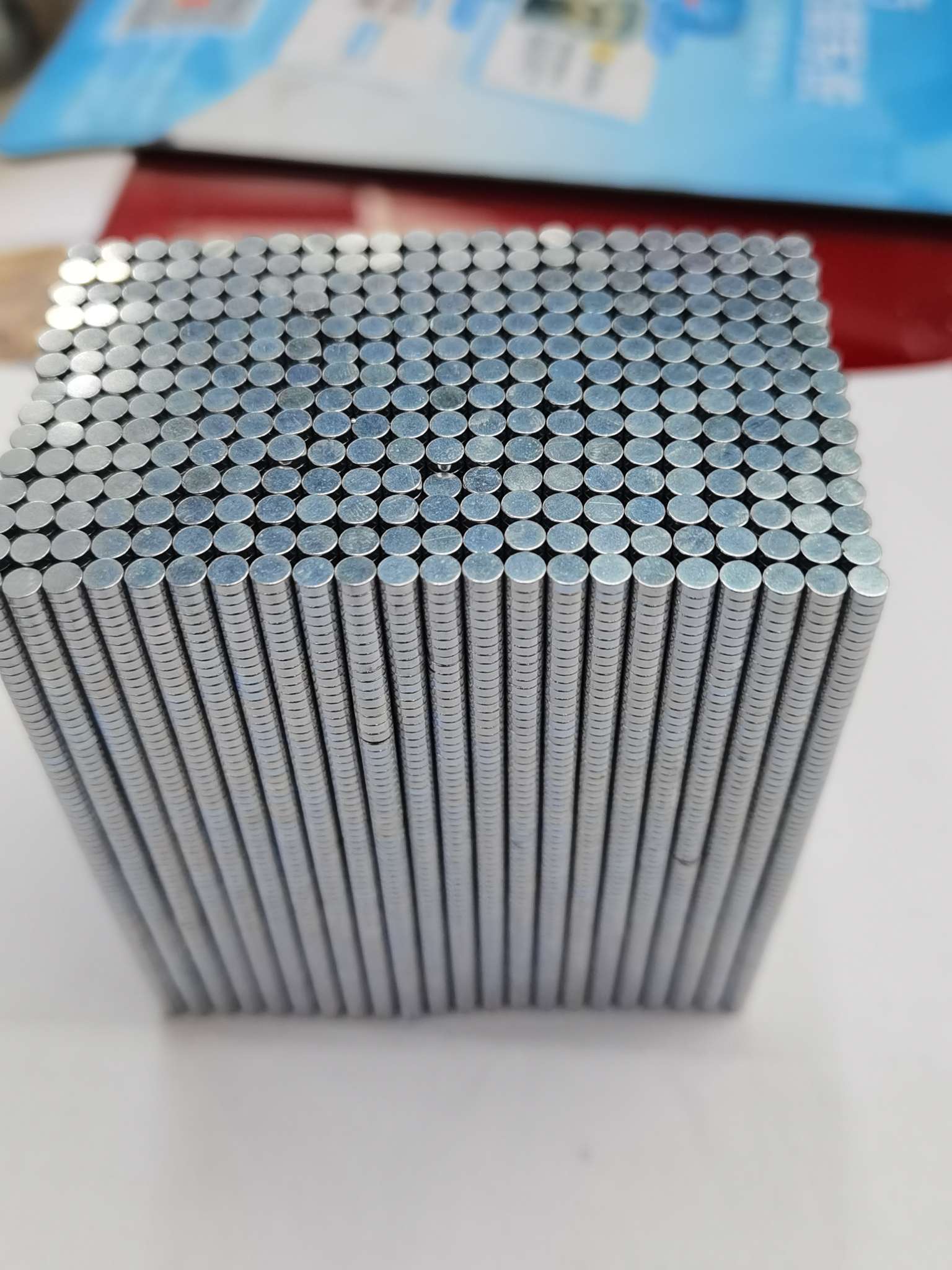 磁铁 4x1.5mm镀锌 白的产品图