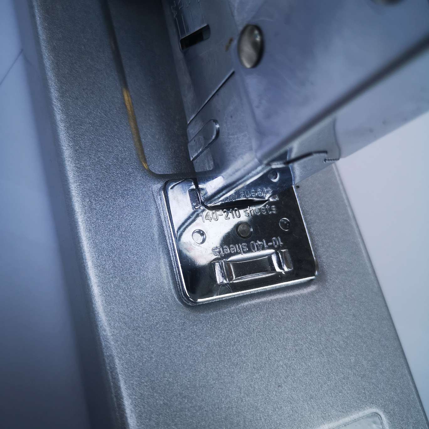 Yizhi King 7005 heavy-duty machine, product size 39*18*8.5, black and silver colors, can be customized with 25-240 pages of paper, and uses nails 23/6-23/24. detail image 6