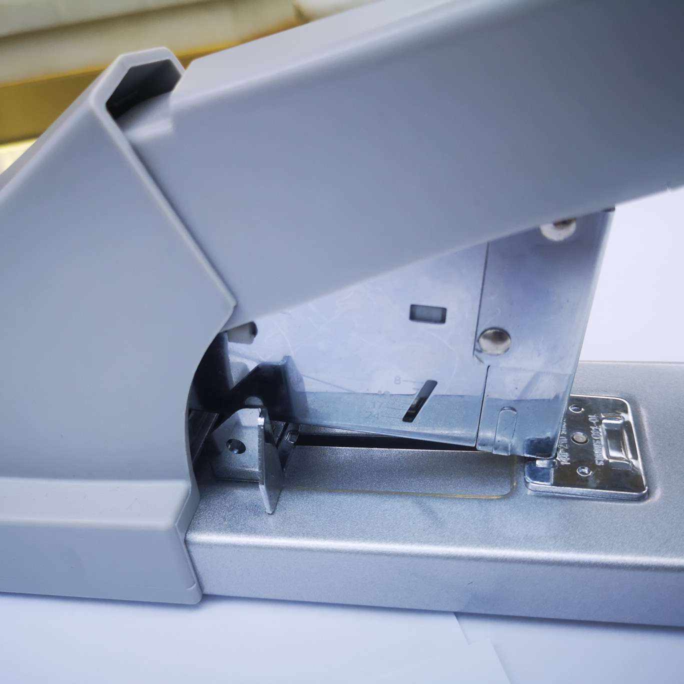 Yizhi King 7005 heavy-duty machine, product size 39*18*8.5, black and silver colors, can be customized with 25-240 pages of paper, and uses nails 23/6-23/24. detail image 2