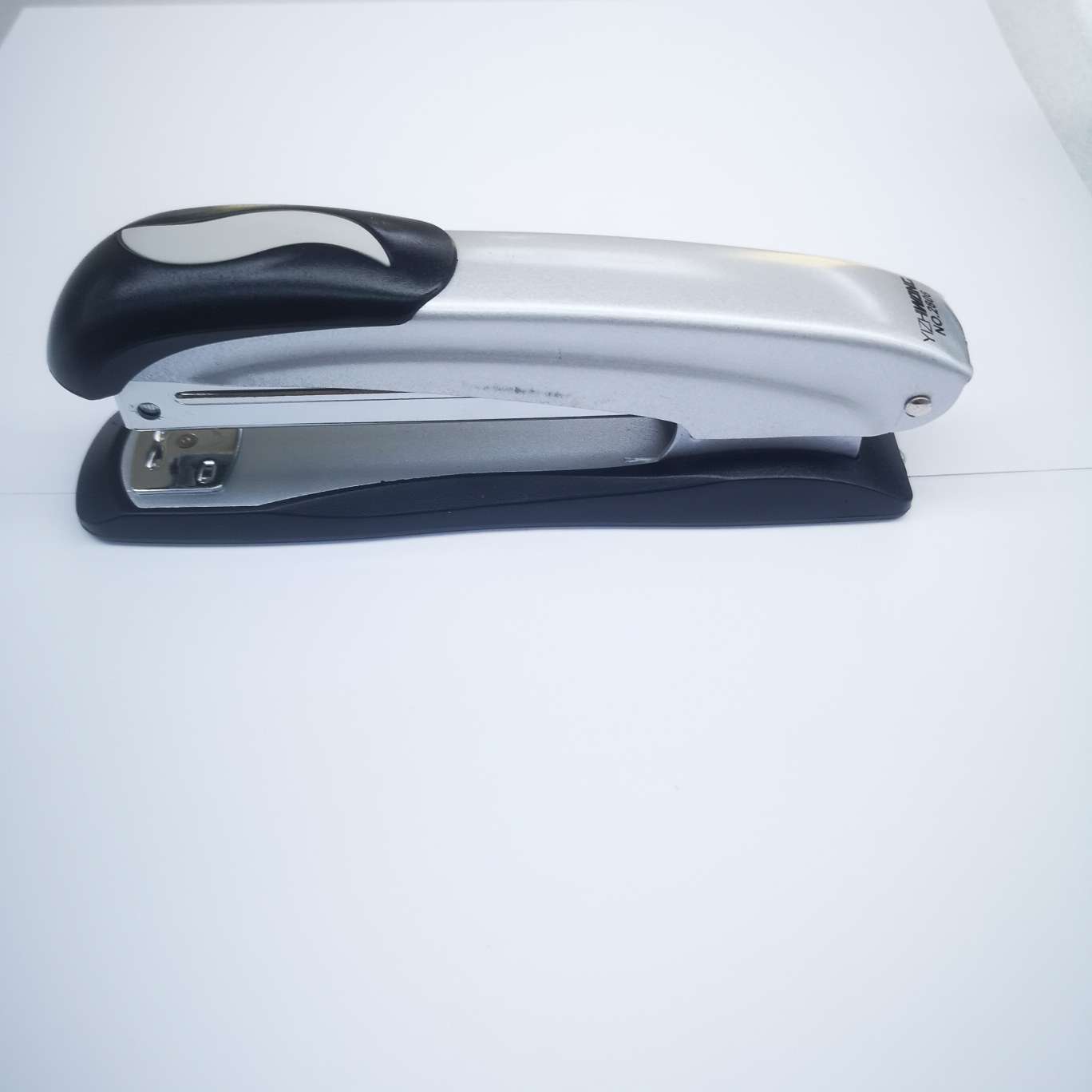 The Yizhi Wang 2806 stapler is suitable for 24/6 uniform needles, with 72 pieces per piece, and can fix 20 to 30 pages of paper pic 2