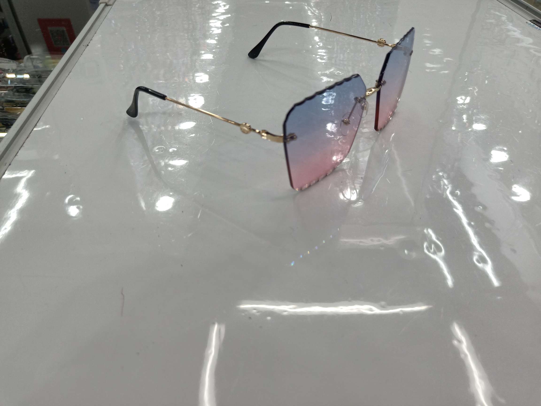 2020 new frameless European and American trimmed women's sunglasses, trendy big face, round face slimming glasses, UV protection sunglasses Specification image