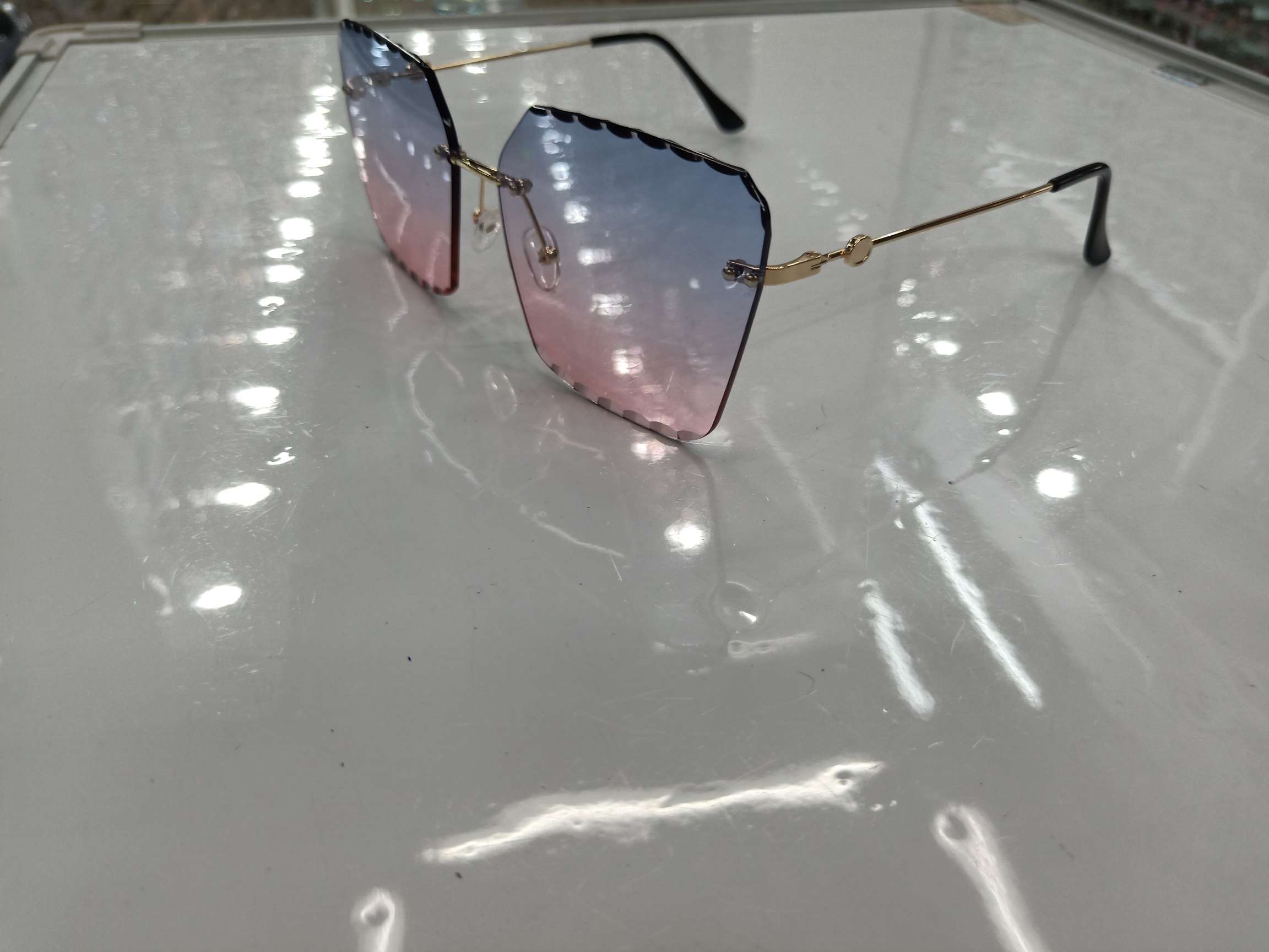 2020 new frameless European and American trimmed women's sunglasses, trendy big face, round face slimming glasses, UV protection sunglasses details Picture